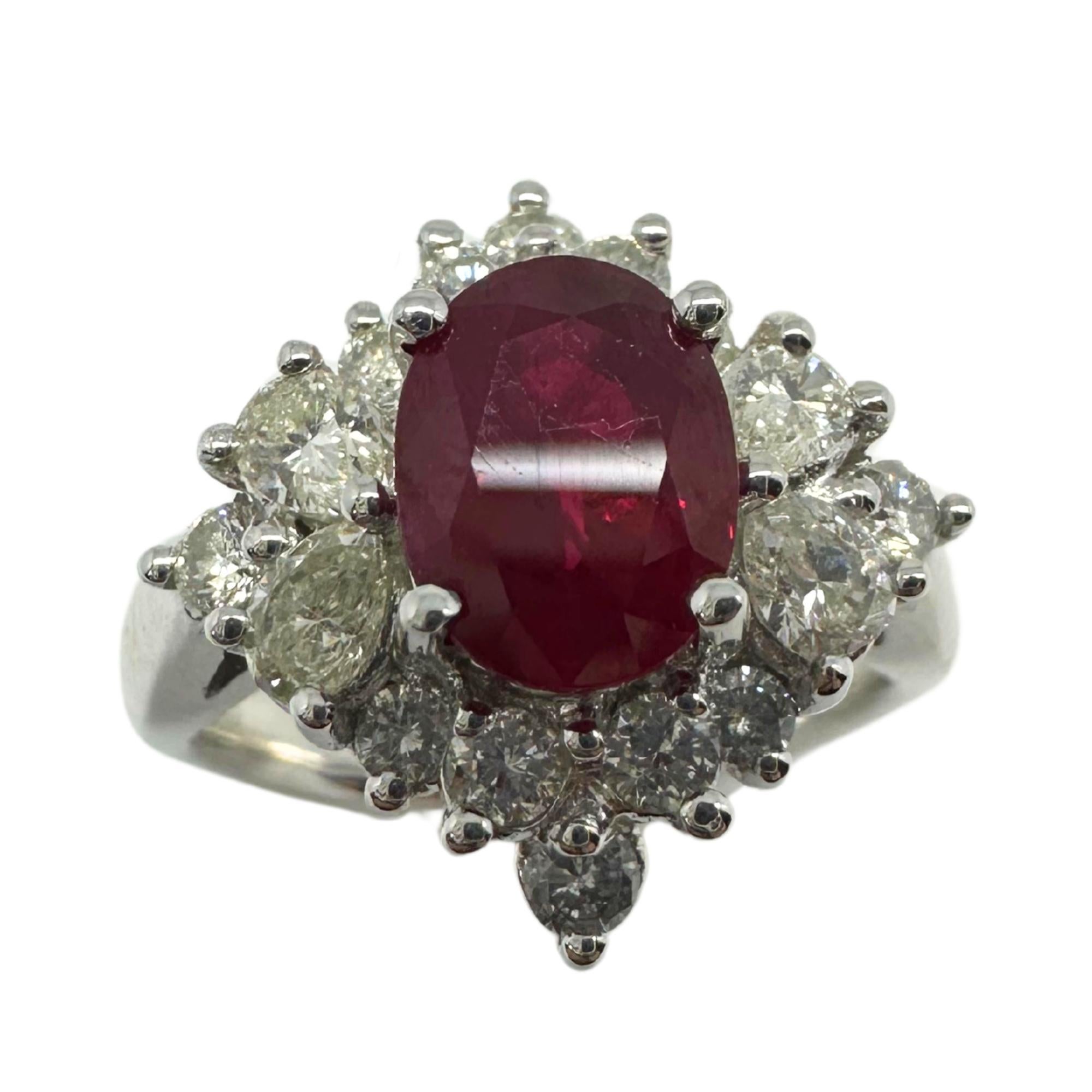 Bague en or blanc 18 carats, diamant taille poire et rubis Pour femmes en vente