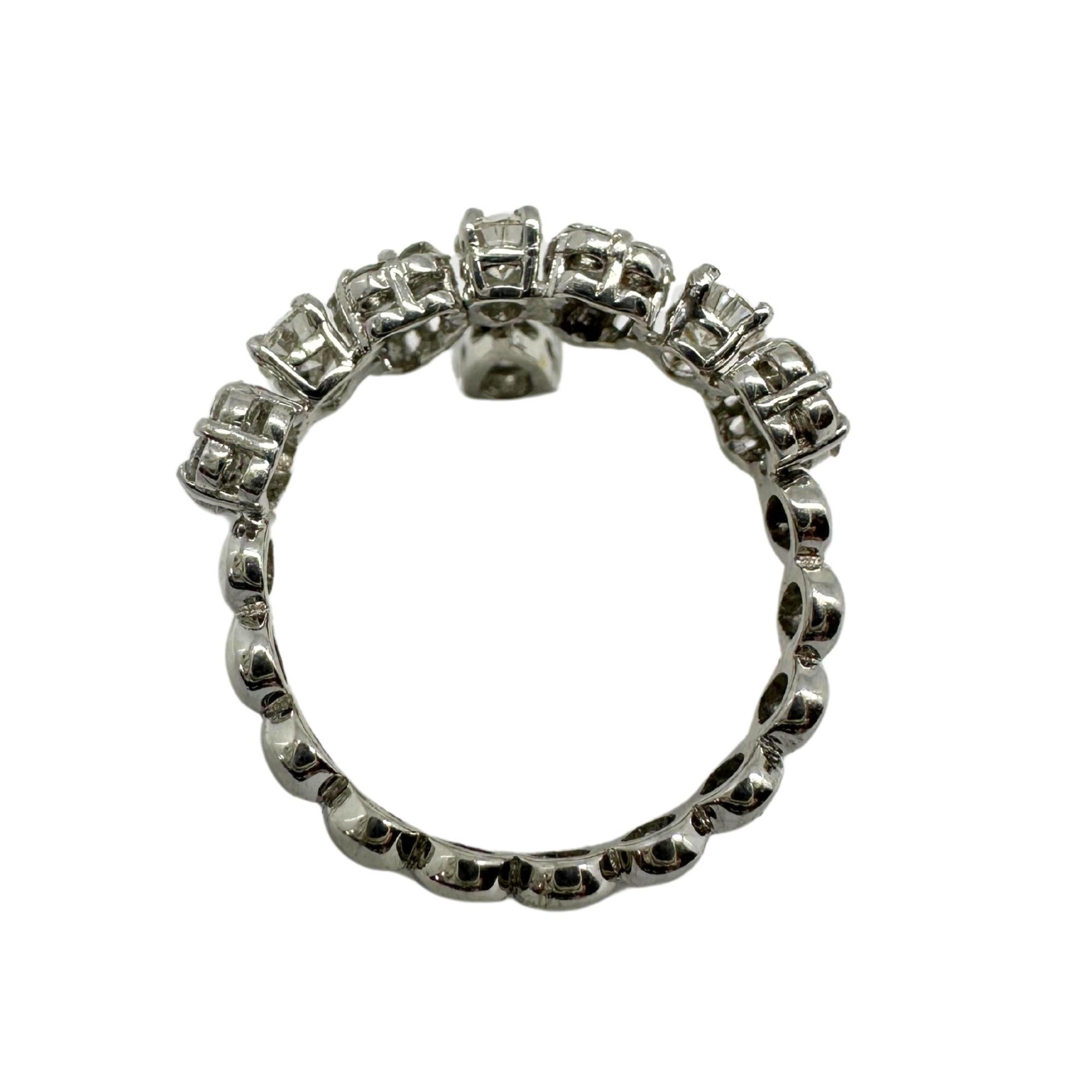 Anello a fascia con diamante taglio pera in oro bianco 18K in vendita 5