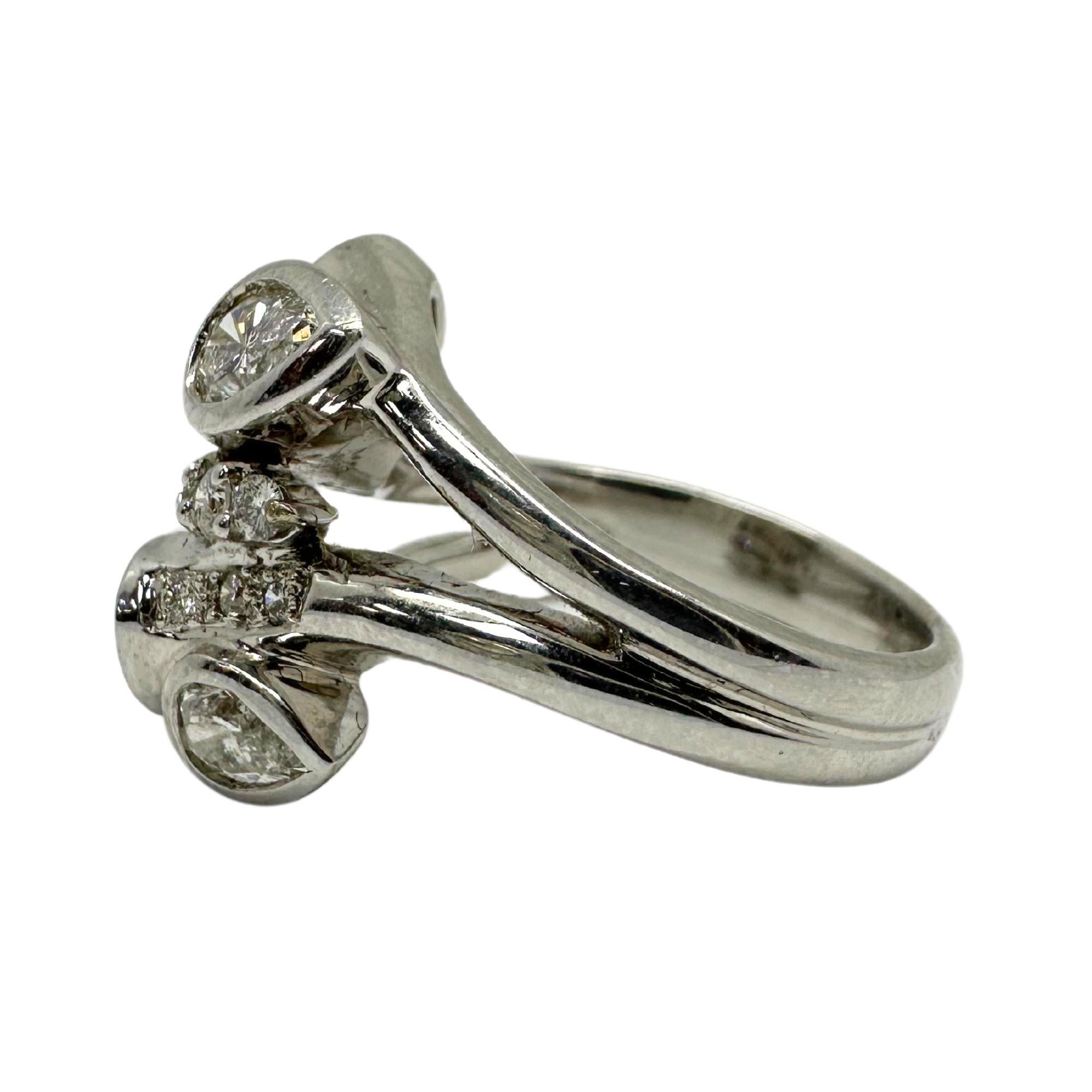 18K White Gold Pear Cut Diamond Ring
Condition: In good condition with some minor surface wear consistent with age.
Ring size: 6.5
Markings: 