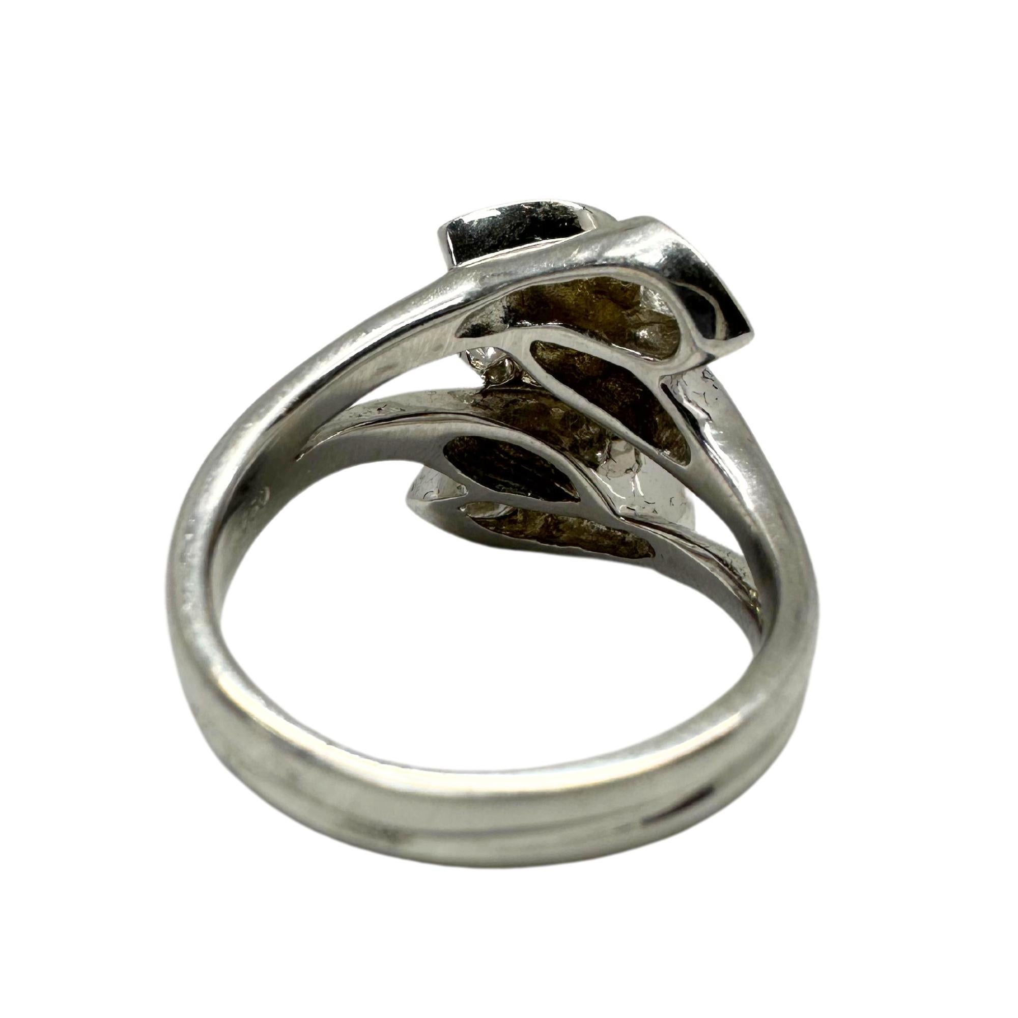 Anello con diamante taglio pera in oro bianco 18 carati In condizioni buone in vendita a New York, NY