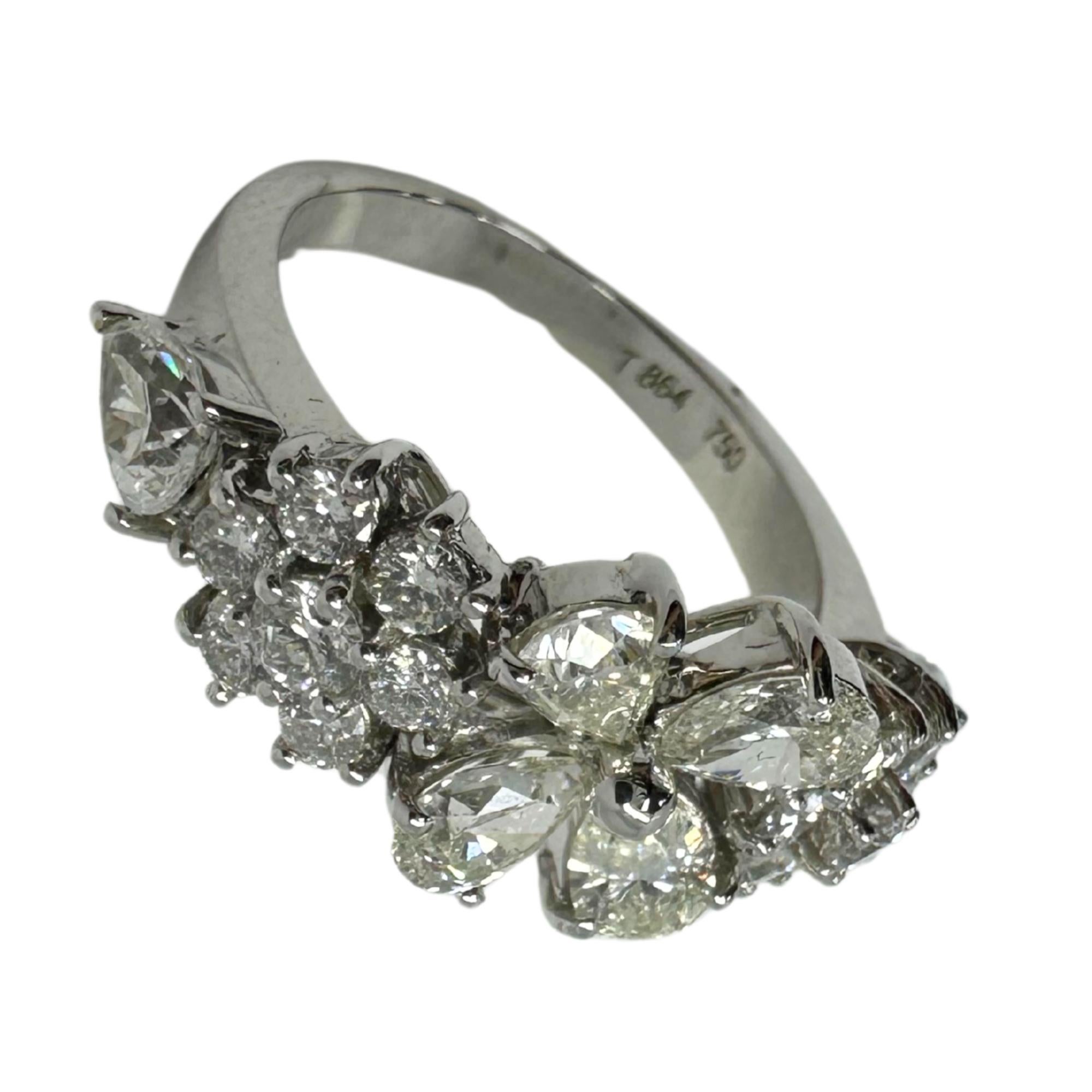 Women's 18k White Gold Pear Cut Diamond Ring For Sale