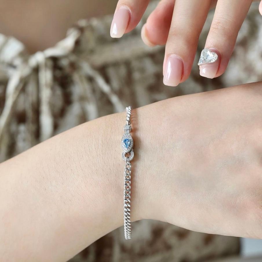 18K White Gold Pear-Cut Fancy Blue Diamond Cuban Chain Diamond Bracelet In New Condition For Sale In Kowloon, HK