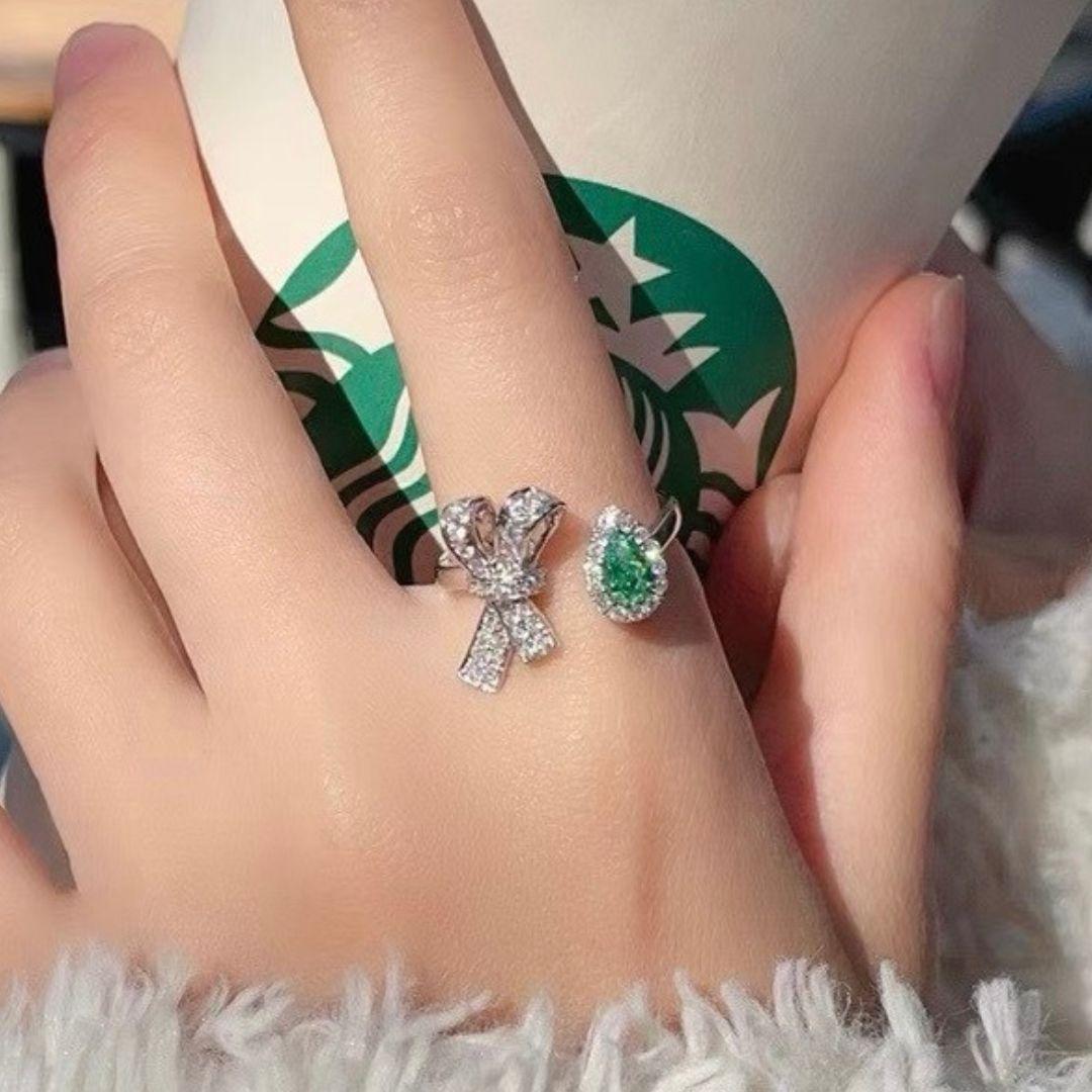 Anillo de diamantes y diamante natural verde fantasía talla pera de oro blanco de 18 quilates en Nuevo estado para la venta en Kowloon, HK