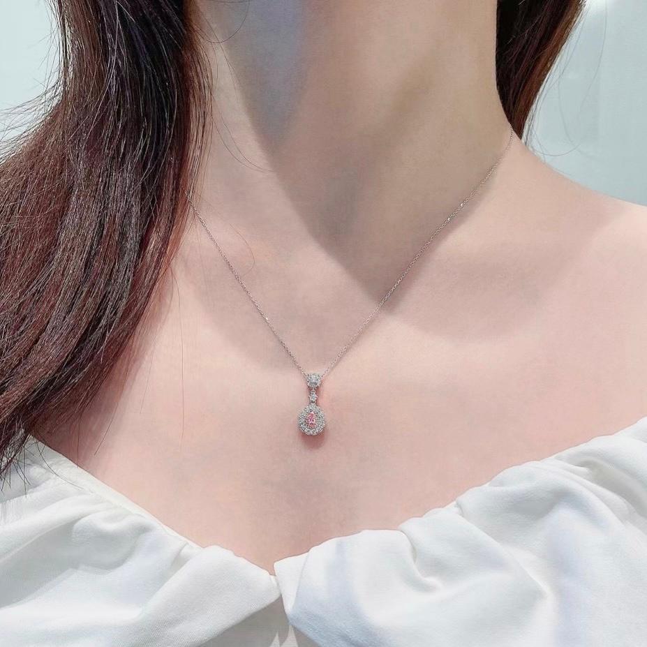 18K White Gold Pear-Cut Fancy Pink Diamond & Diamond Pendant Necklace

1 Fancy Pink Diamond - 0.07 CT
Diamonds - 0.33 CT
Total Weight - 2.42 GM