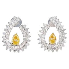 Pendientes de oro blanco de 18 quilates con diamante amarillo fantasía talla pera y diamantes