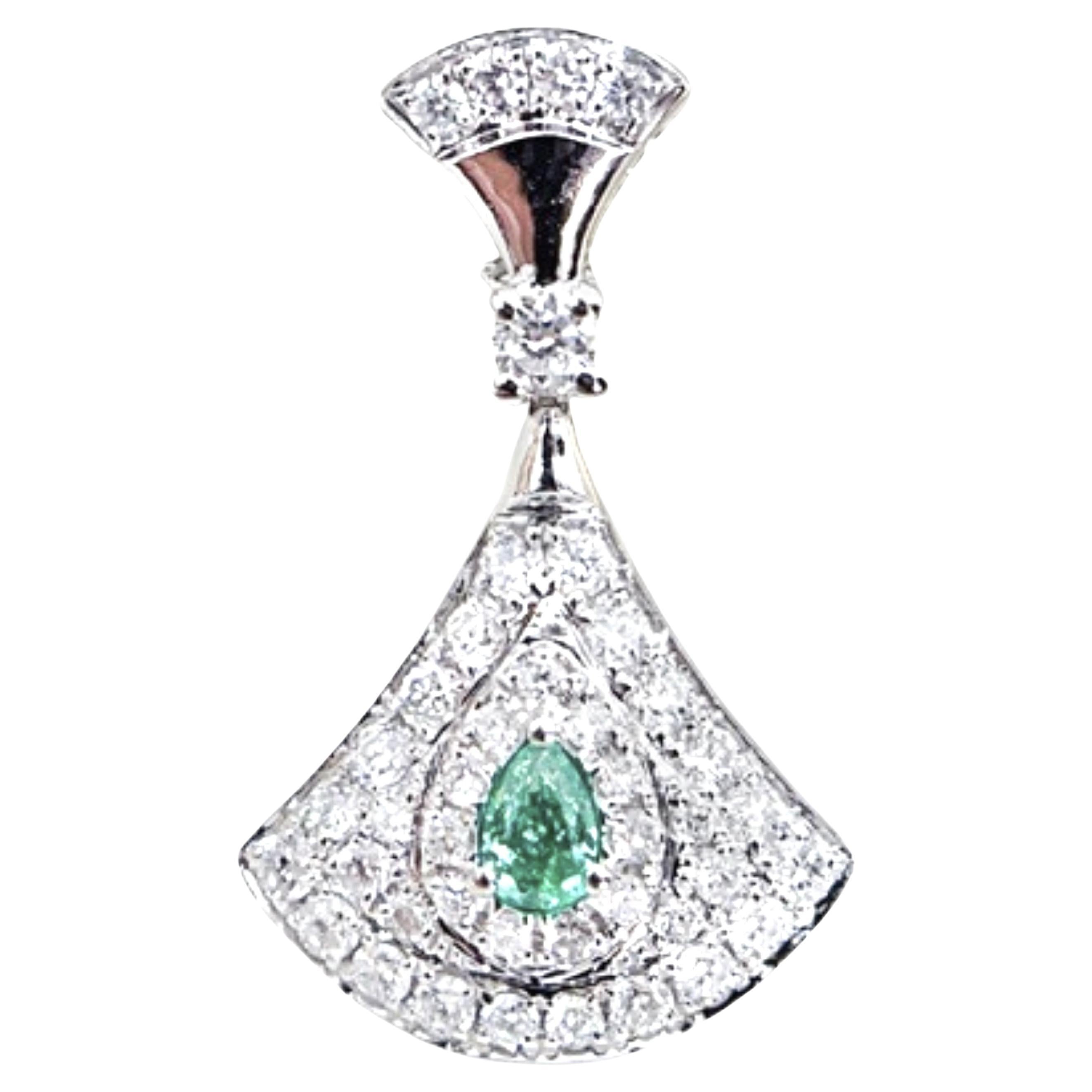 18K White Gold Pear-Cut Green Diamond Pendant Necklace