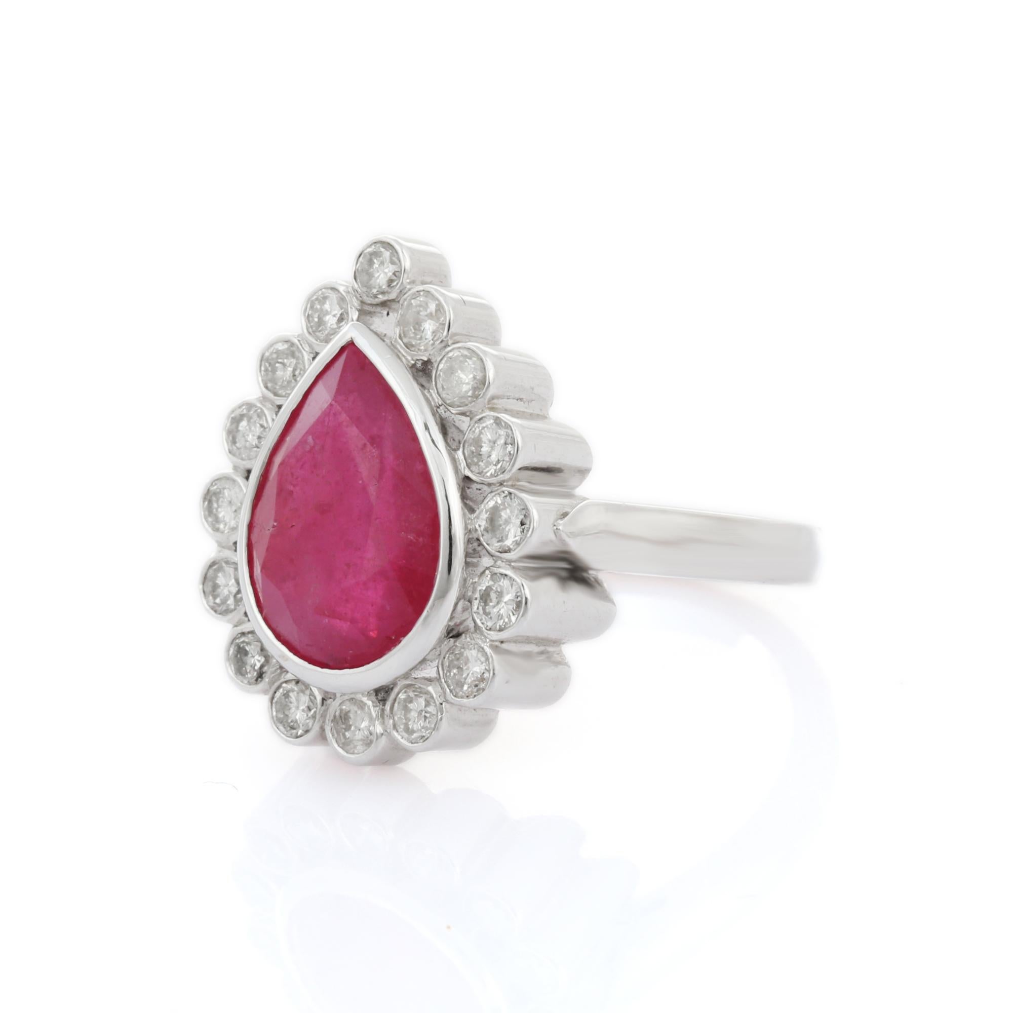 En venta: Anillo de cóctel de oro blanco de 18 quilates con diamantes y rubí talla pera  3
