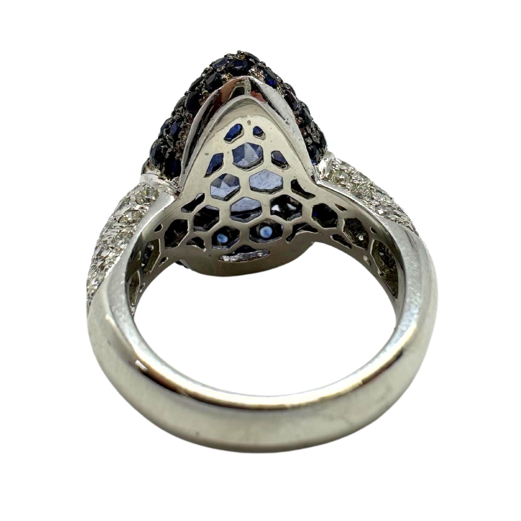 Bague en or blanc 18 carats avec saphir taille poire et diamants en vente 4