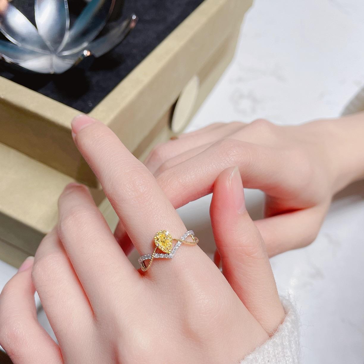 Modern 18K White Gold Pear-Cut Yellow Diamond & Diamond Ring For Sale