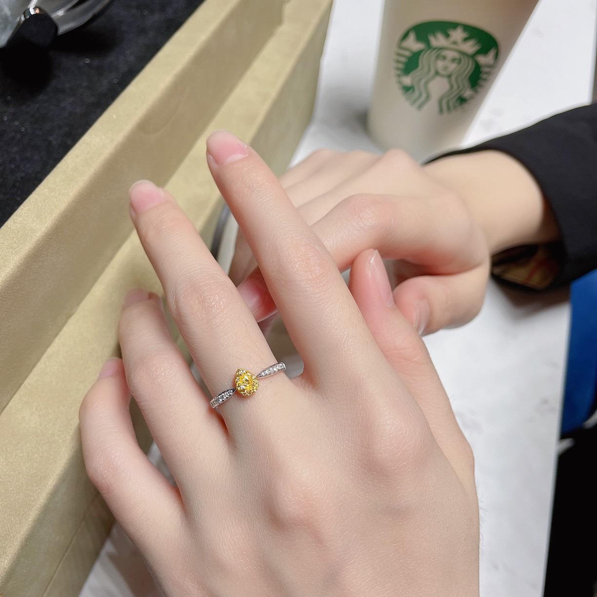 Women's or Men's 18K White Gold Pear-Cut Yellow Diamond Ring with Diamonds For Sale