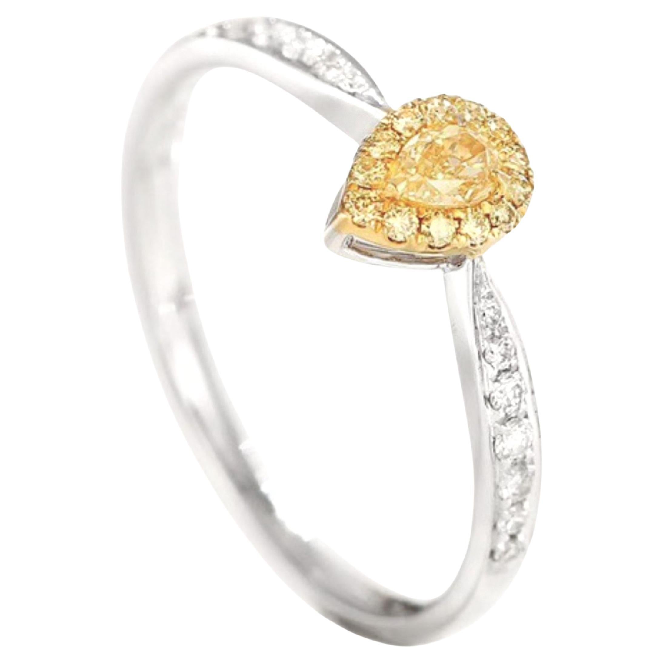 18K White Gold Pear-Cut Yellow Diamond Ring with Diamonds