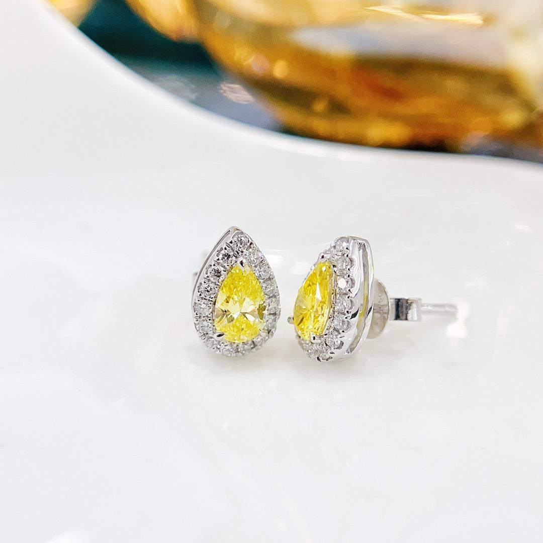 Modern 18K White Gold Pear-Cut Yellow Diamond Stud Earrings For Sale