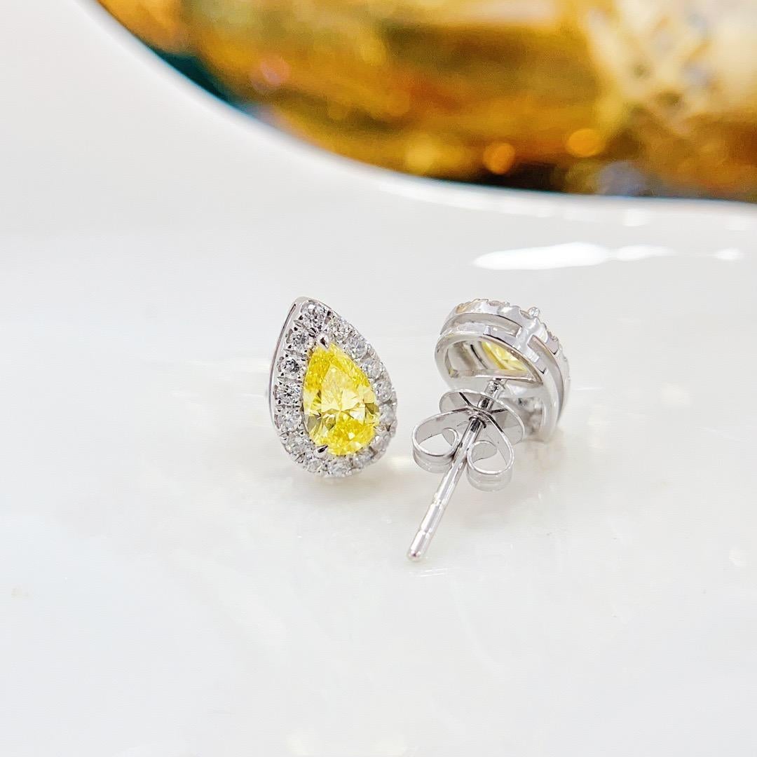 18K White Gold Pear-Cut Yellow Diamond Stud Earrings In New Condition For Sale In Kowloon, HK