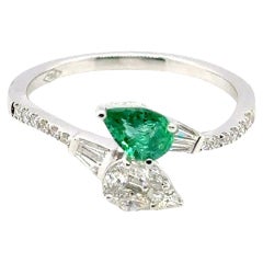 18k White Gold Pear Emerald Cts 0.32 and Diamond Engagement Ring