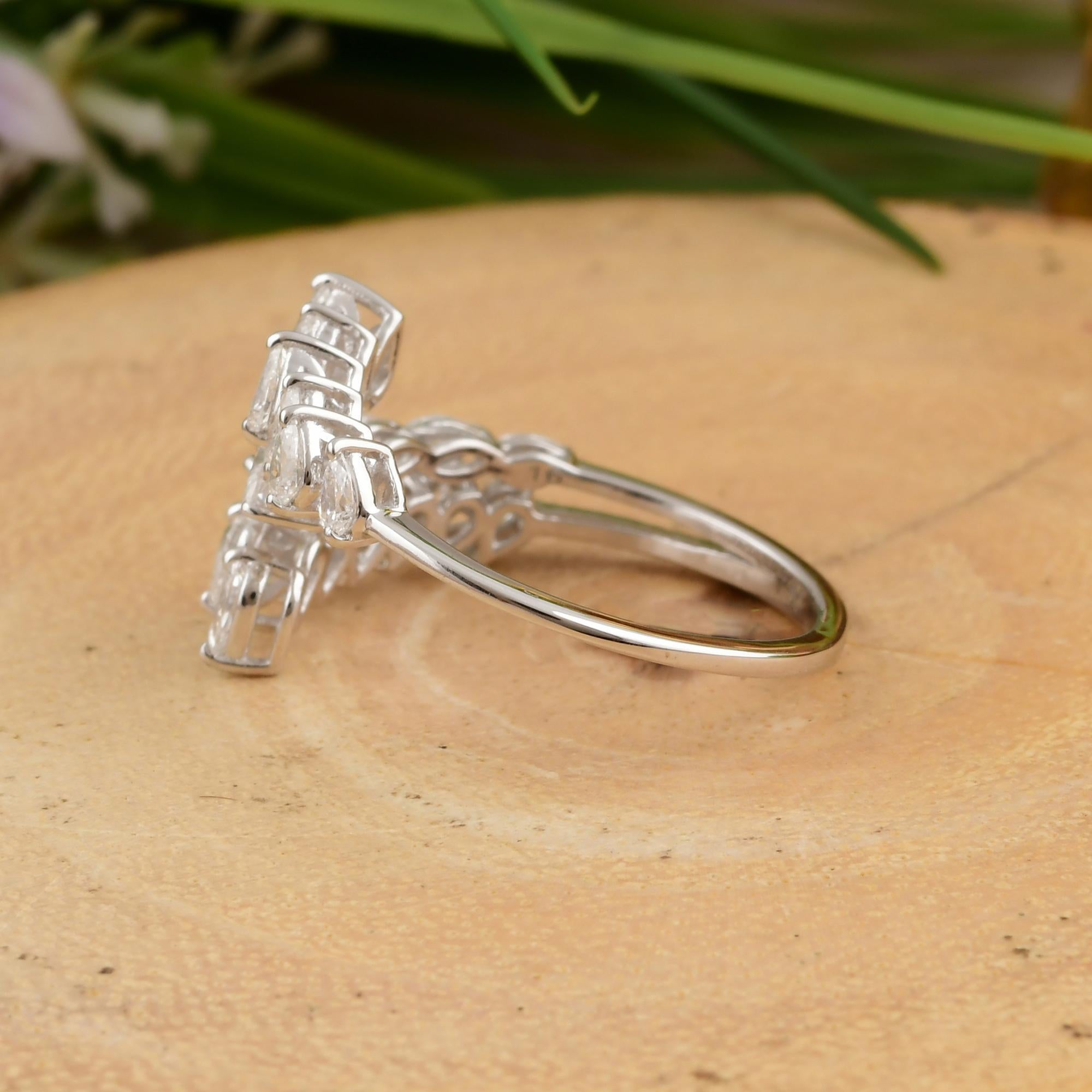 En venta: Alianza de oro blanco de 18k Marquesa de pera SI/H Diamante natural en espiral  6
