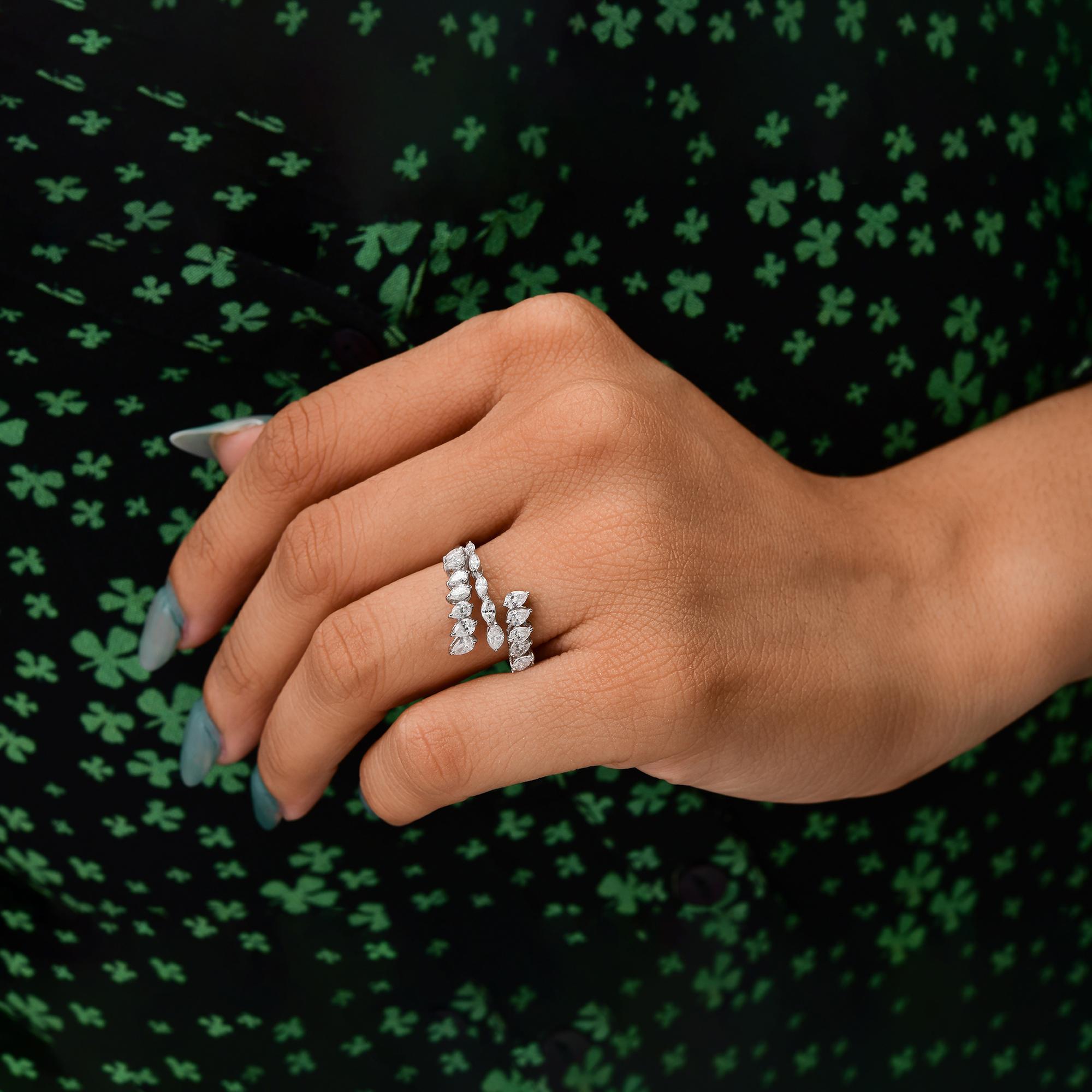 En venta: Alianza de oro blanco de 18k Marquesa de pera SI/H Diamante natural en espiral  7