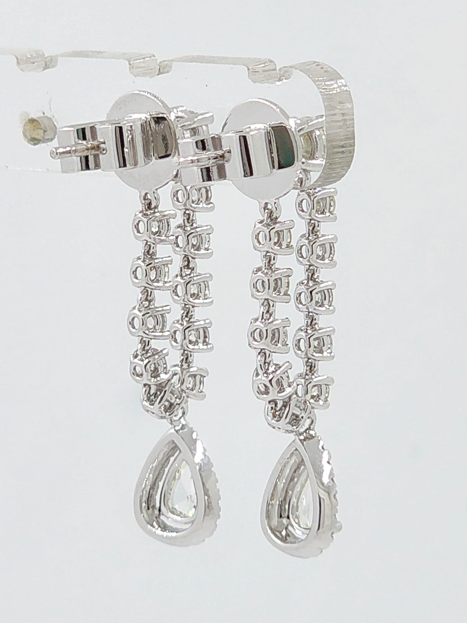 Taille poire Boucles d'oreilles pendantes en or blanc 18K avec diamant poire taillé en rose - 1,02 carats au total en vente