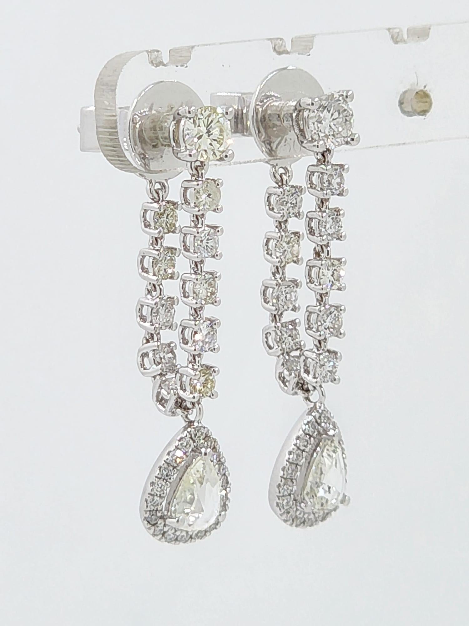Boucles d'oreilles pendantes en or blanc 18K avec diamant poire taillé en rose - 1,02 carats au total Neuf - En vente à Hong Kong, HK