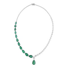 18k White Gold Pear Shape 8.17 Ct Diamond 19.99 Ct Emerald Drop Necklace