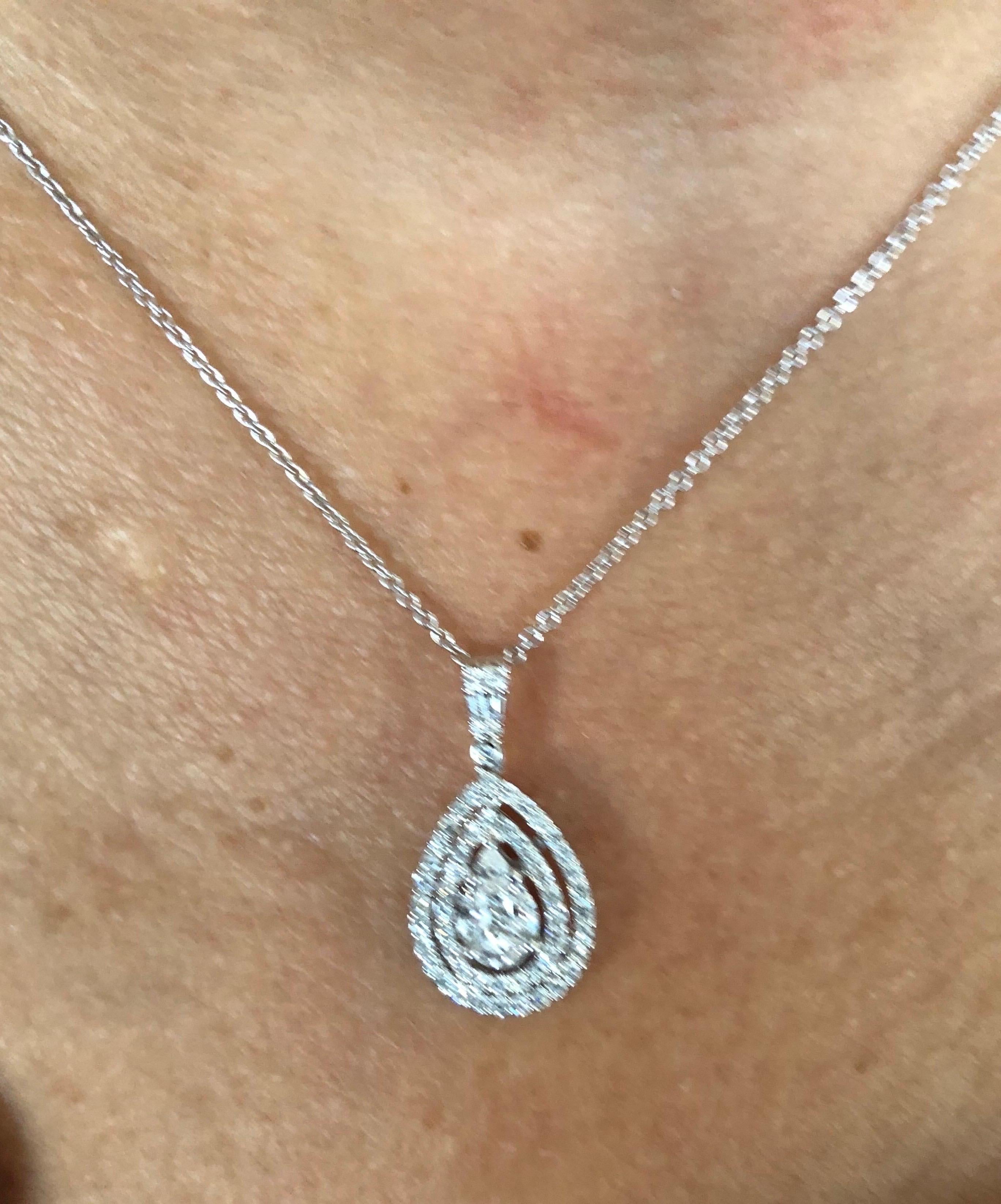 18 Karat White Gold Pear Shaped Diamond Pendant In New Condition For Sale In Great Neck, NY