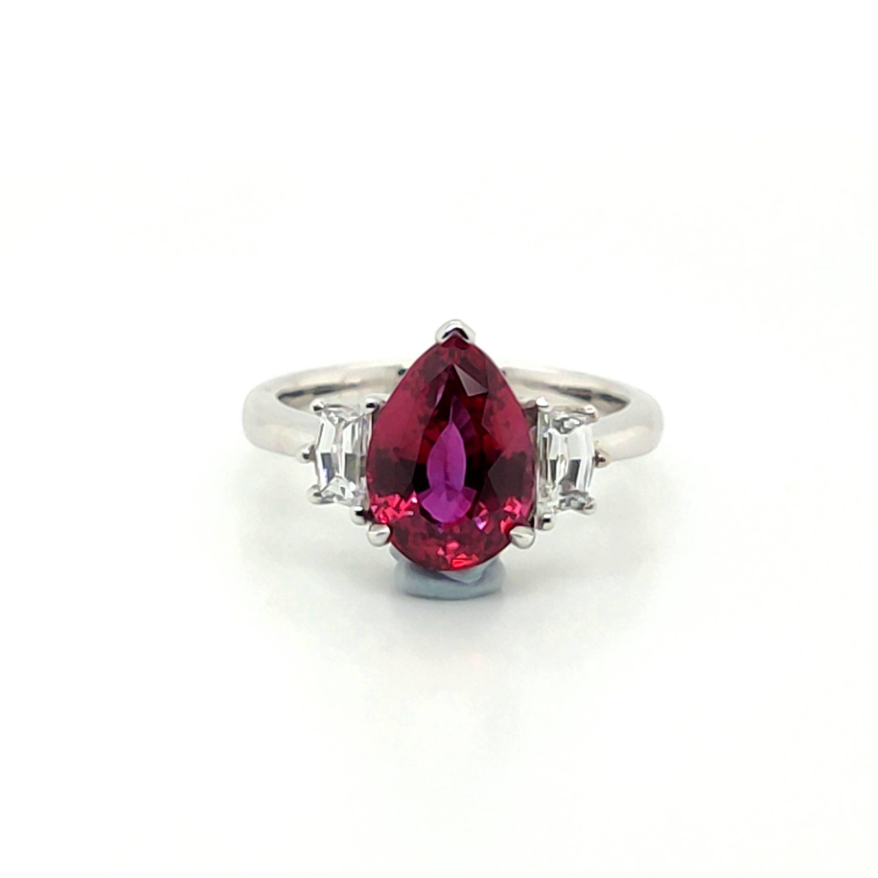 18k White Gold Pear-Shaped Orangy-Red Ruby Cts 3.40 Diamond Engagement Ring For Sale 1