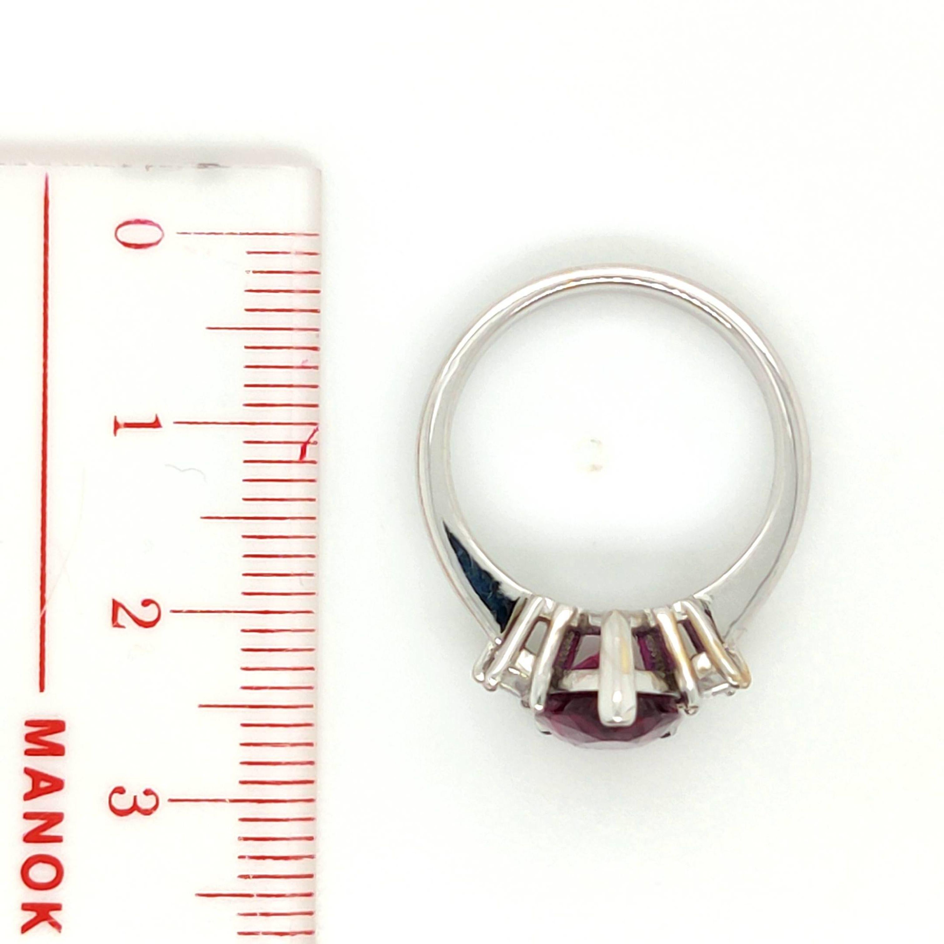 18k White Gold Pear-Shaped Orangy-Red Ruby Cts 3.40 Diamond Engagement Ring For Sale 2