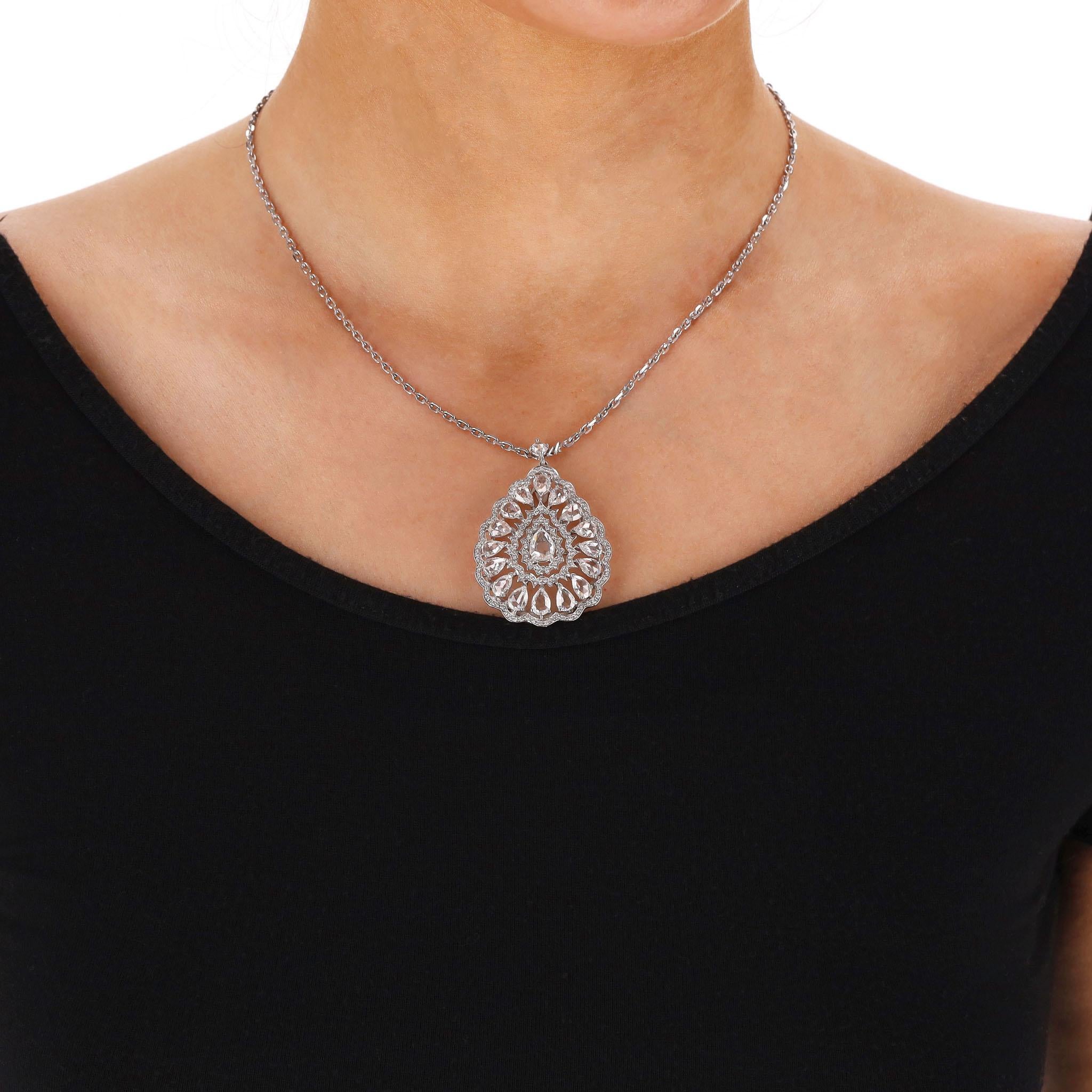 Artículo Raro - Collar Colgante En Forma De Pera De Oro Blanco De 18k Engastado Con 9cts De Diamantes

Collar colgante atemporal con 9 quilates de diamantes brillantes engastados en oro blanco de 18 quilates.

Diseño en forma de lágrima que muestra