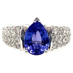 Bague en or blanc 18 carats avec tanzanite en forme de poire et diamants