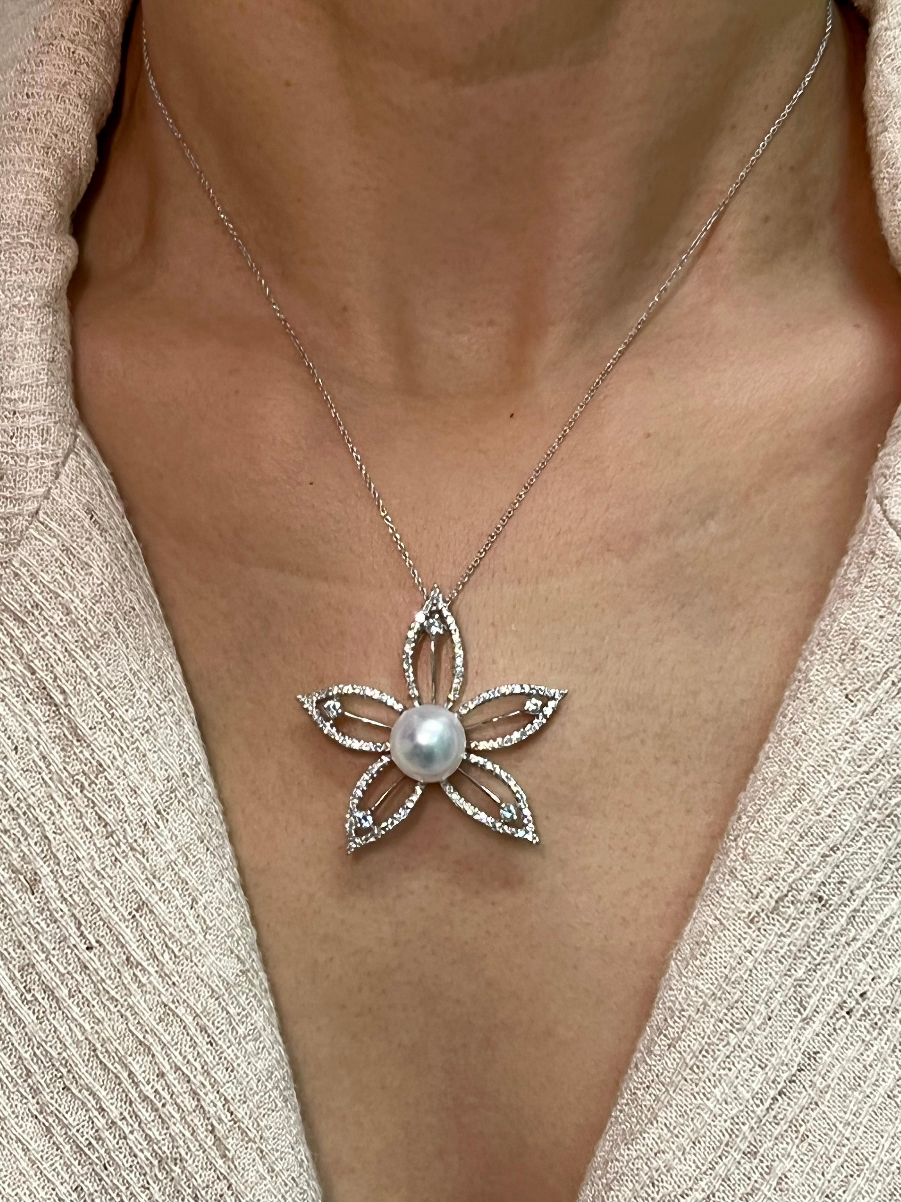 Please check out the HD video. This classic pendant has a classic flower / star design. It looks good dressed up or down. The pendant is about 4cm x 4cm. This pendant is 18k white gold set with one freshwater pearl about 10.5mm in size. There are 5