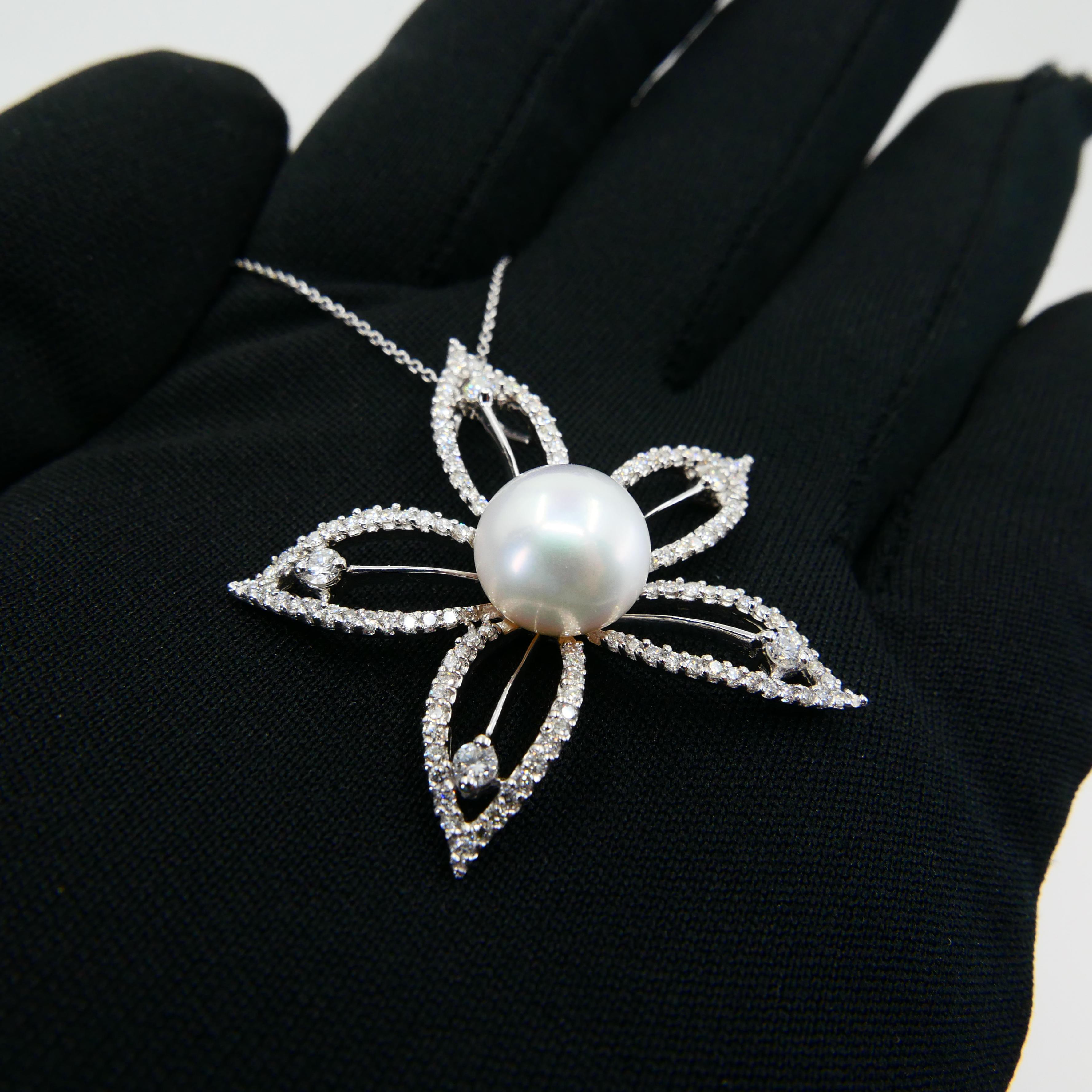 18k White Gold Pearl & Diamond Star Flower Pendant In New Condition For Sale In Hong Kong, HK