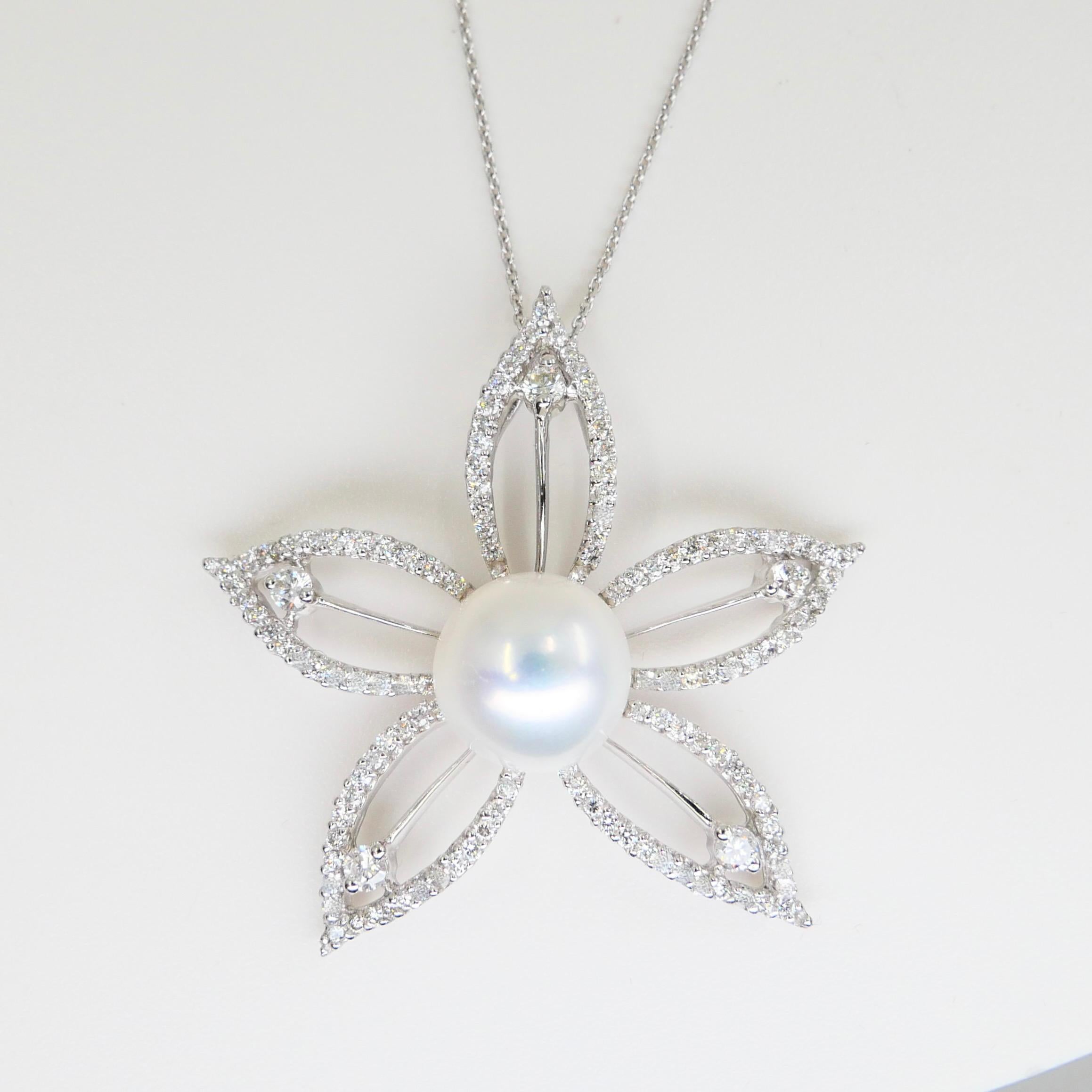18k White Gold Pearl & Diamond Star Flower Pendant For Sale 1