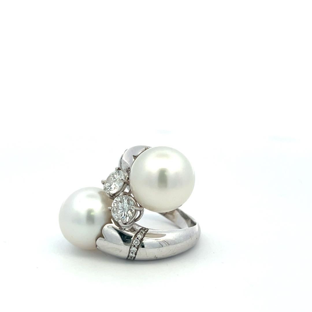 Bague cocktail en or blanc 18K avec perles et diamant bypass de 1,87ct - Taille 5,25 en vente 2