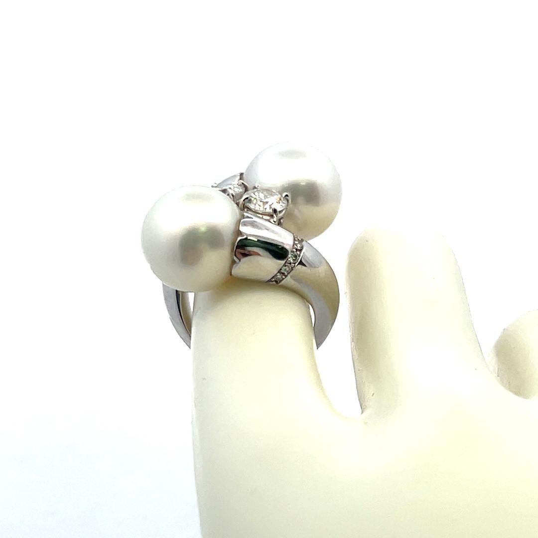 Bague cocktail en or blanc 18K avec perles et diamant bypass de 1,87ct - Taille 5,25 en vente 4