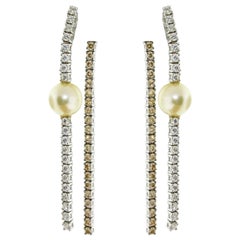 Pendientes colgantes de perlas y diamantes de oro blanco de 18 quilates