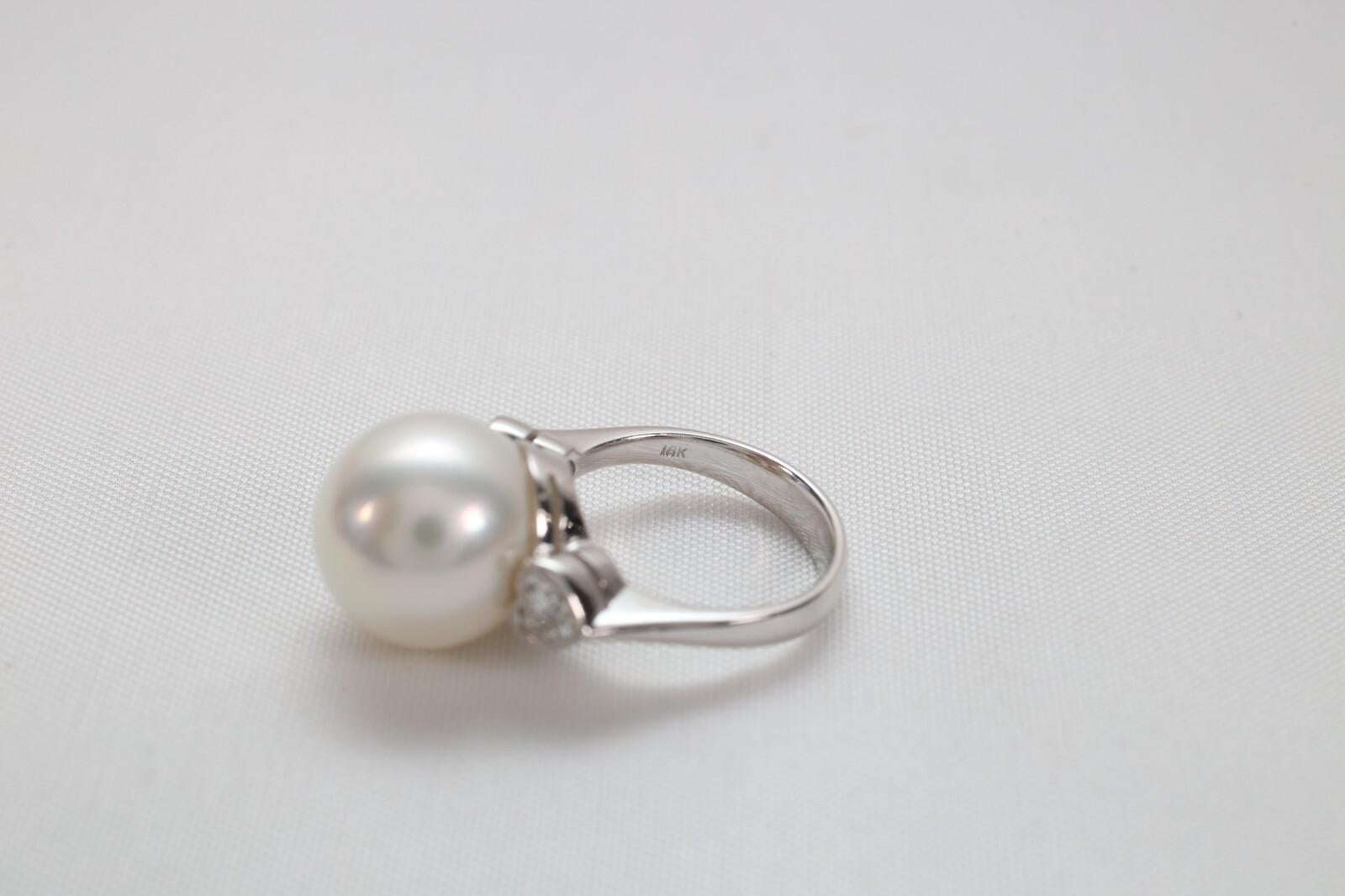 Set aus Ring und Ohrring aus 18 Karat Weißgold mit Perlen und Herz-Diamant, 18,4 g im Zustand „Gut“ im Angebot in Providence, RI
