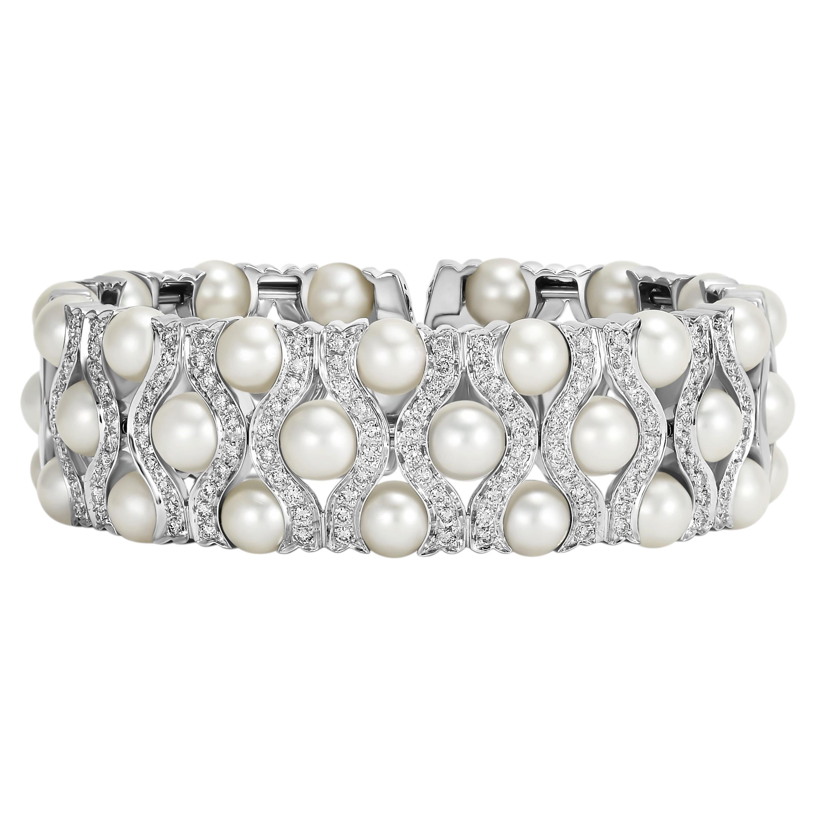 Bracciale a polsino largo con perle e diamanti in oro bianco 18K