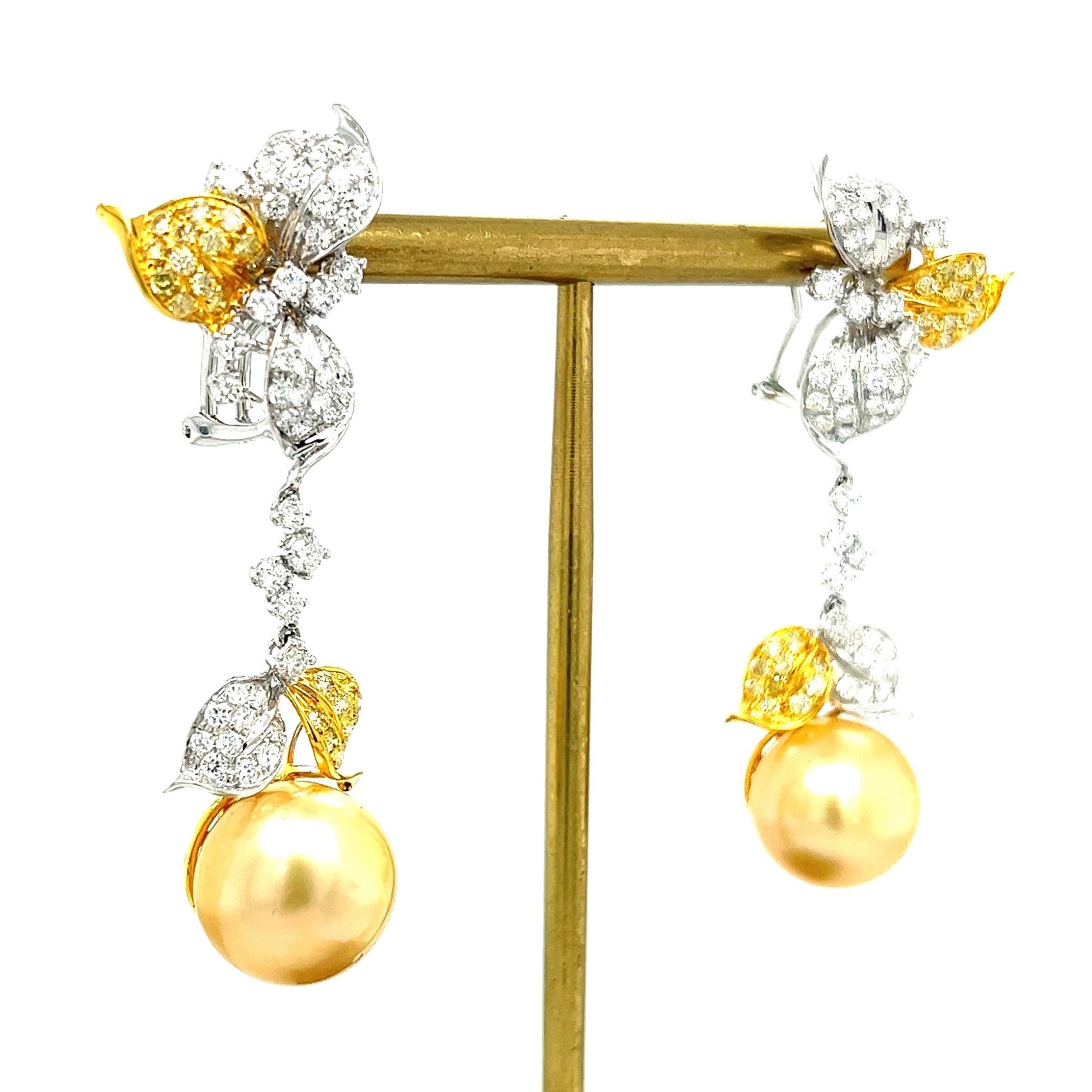 18K White Gold Pearl & Diamond Drop Earrings In New Condition For Sale In Hong Kong, HK
