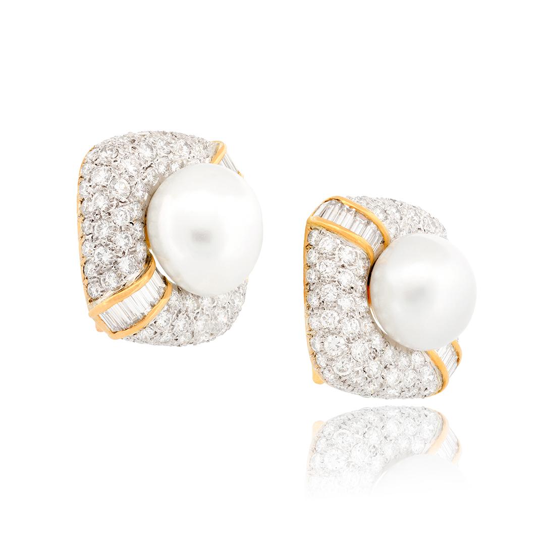 Round Cut 18k White Gold Pearl & Diamond Stud Earrings For Sale