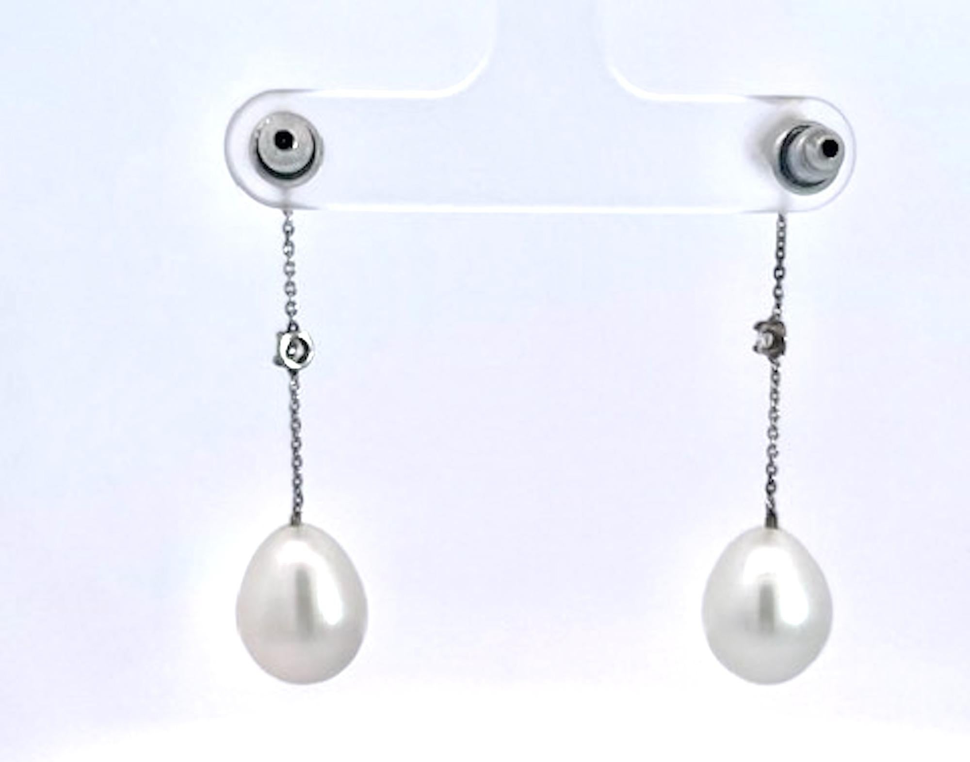 Orecchini a goccia con perle in oro bianco 18 carati in vendita 2