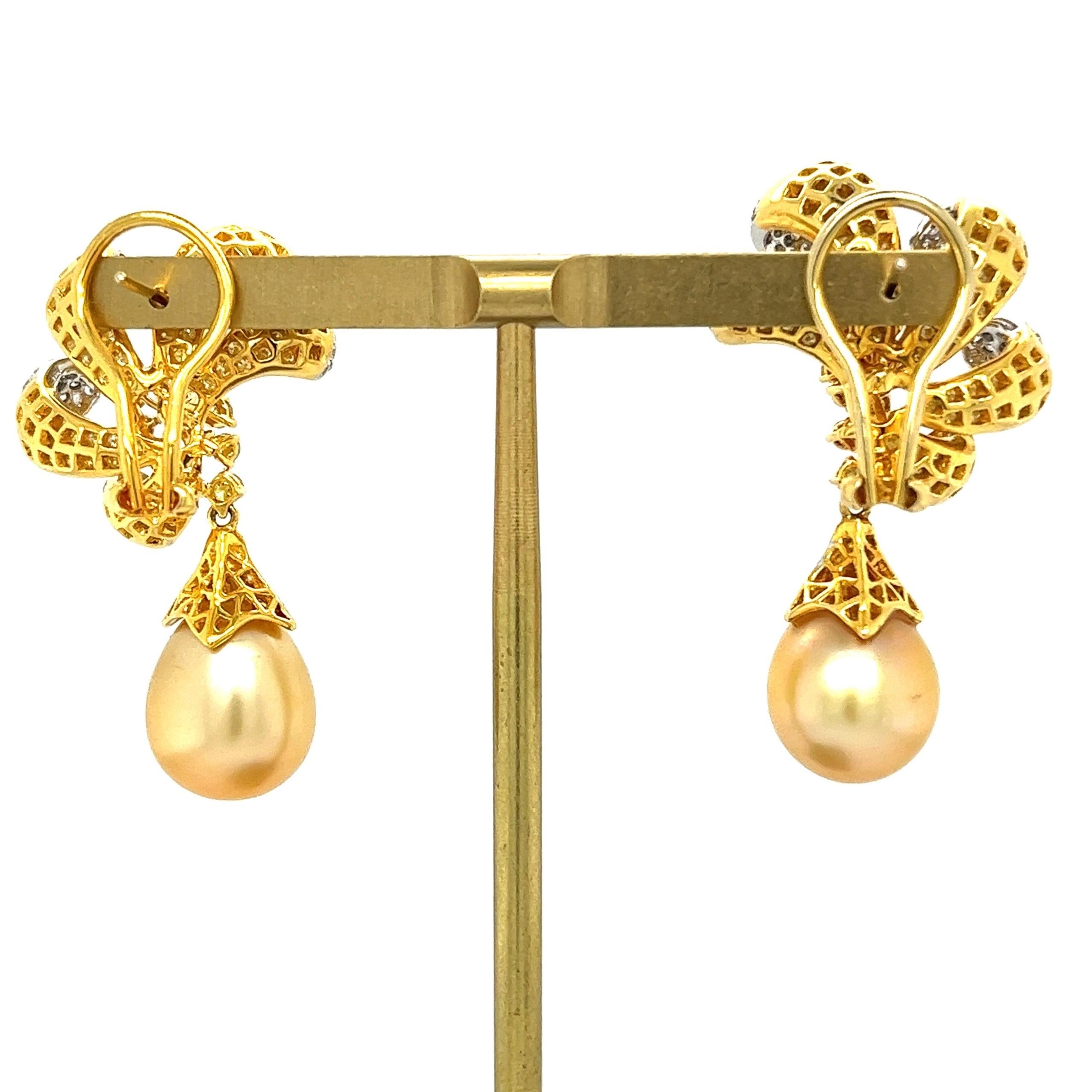 18K White Gold Pearl Drop Earrings with Diamonds & Fancy Diamonds In New Condition For Sale In Hong Kong, HK