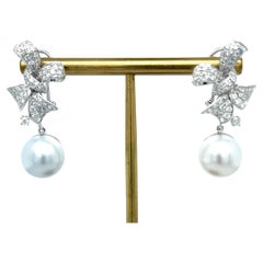 Orecchini a goccia di perle in oro bianco 18K con diamanti