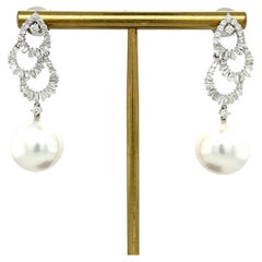 Orecchini a goccia di perle in oro bianco 18K con diamanti