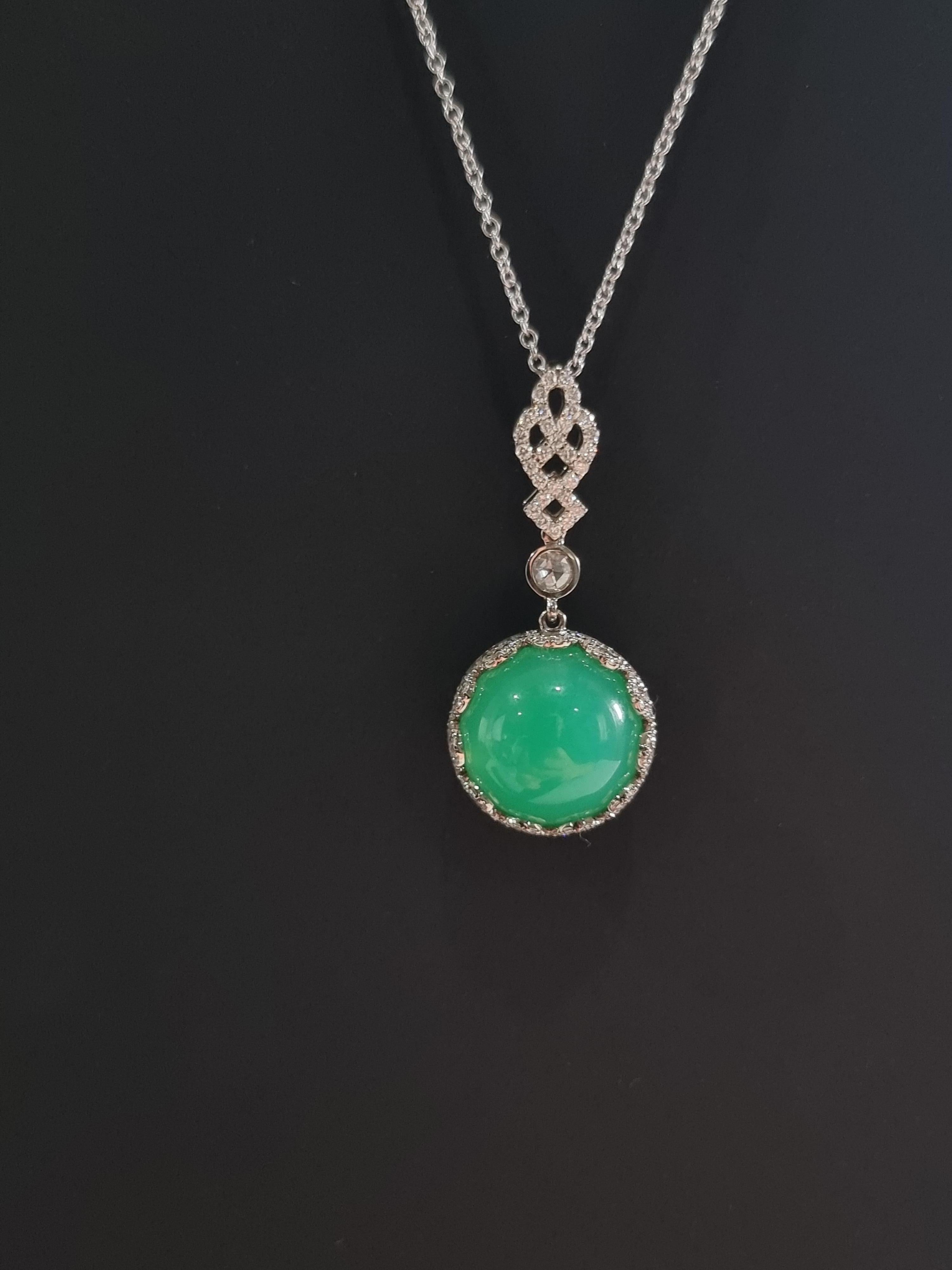 Ciondolo in oro bianco 18K con diamanti e crisoprasio cabochon rotondo in vendita 1