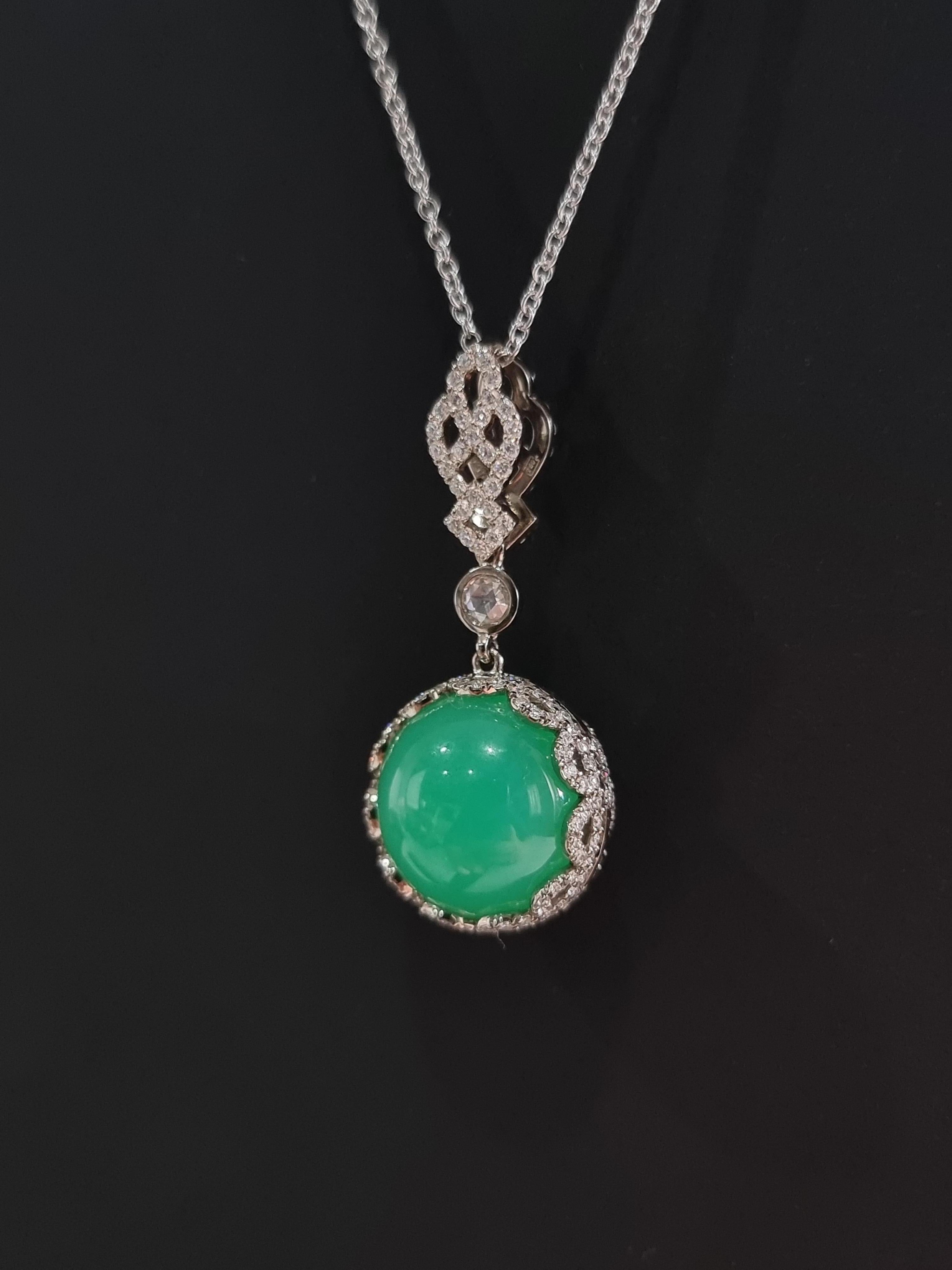 Ciondolo in oro bianco 18K con diamanti e crisoprasio cabochon rotondo in vendita 4