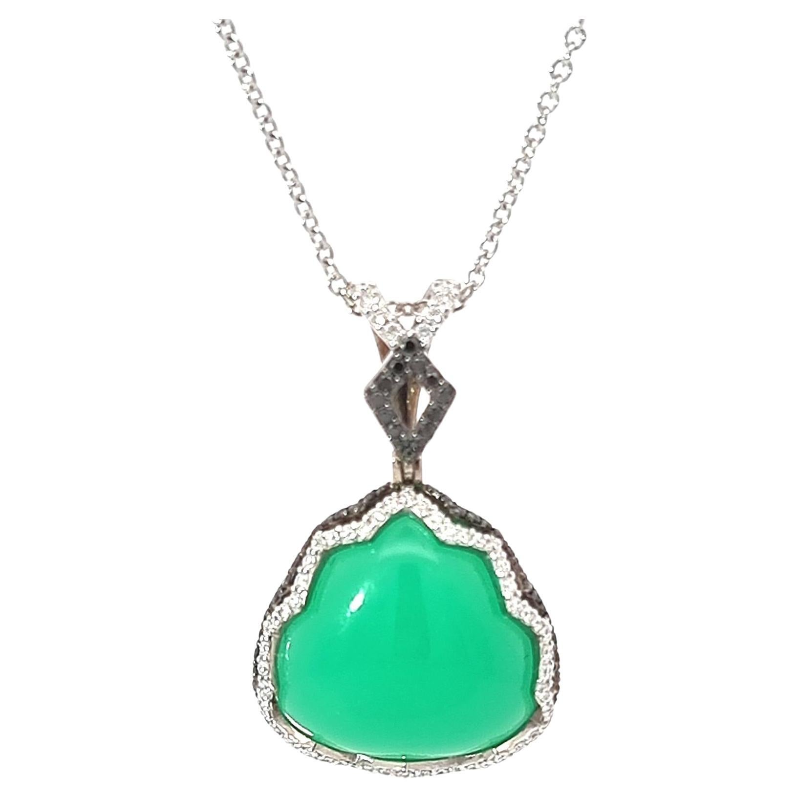 The Souvenir D’Azure Pendant from VOTIVE’s Lace Collection epitomizes poised elegance in a refined, modern design. Fashioned in 18K white gold, it features a soft trilateral chrysoprase that conjures images of the Côte d’Azur’s tranquil waters.