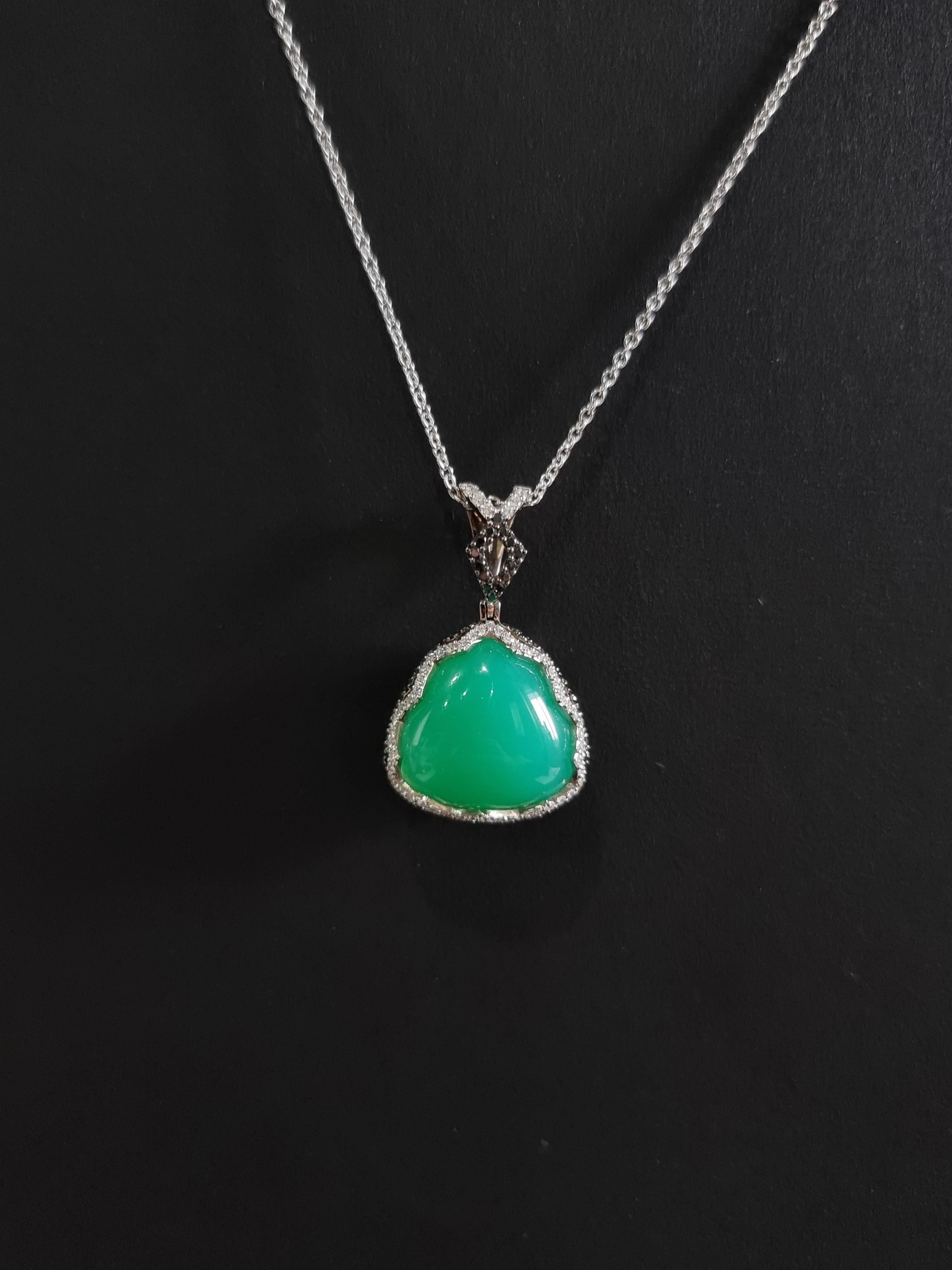 18K White Gold Pendant Diamonds with Trillion Chrysoprase In New Condition For Sale In ประเวศ, TH