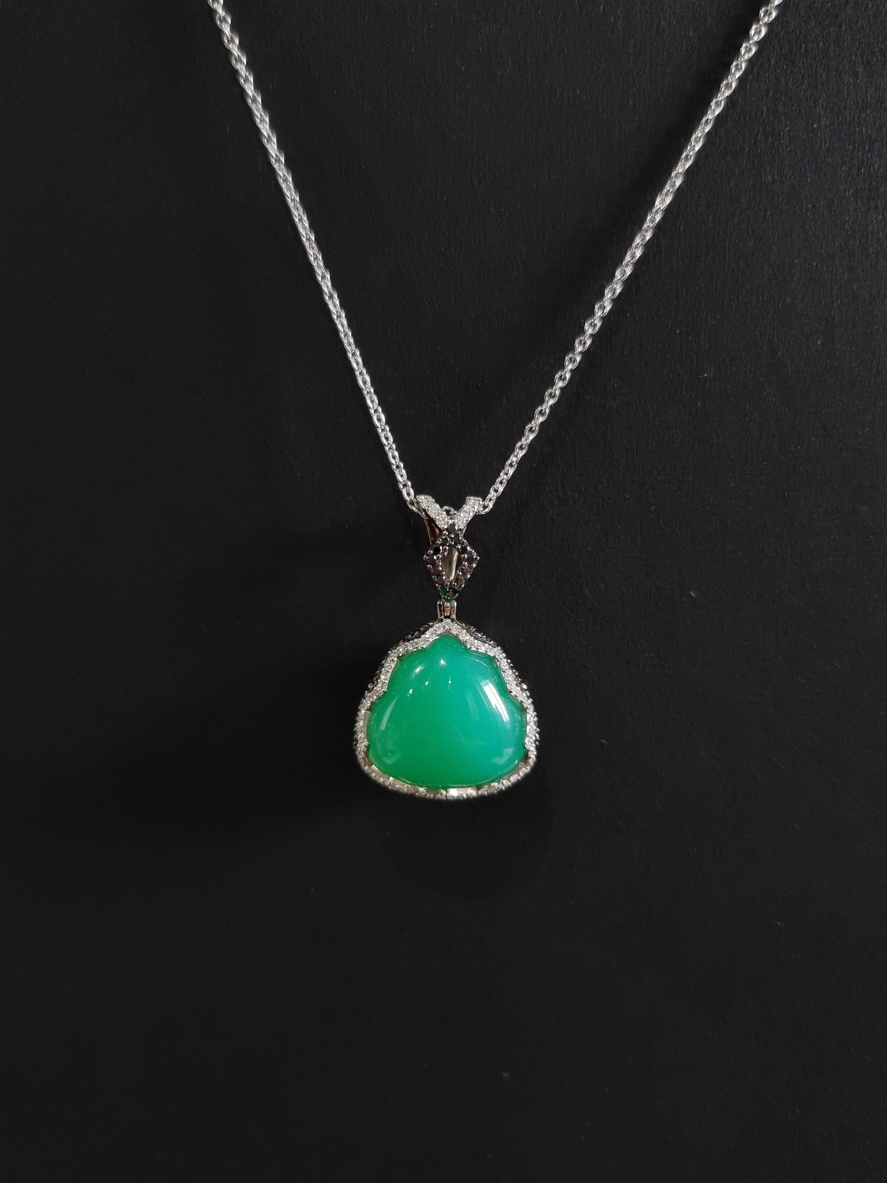 18K White Gold Pendant Diamonds with Trillion Chrysoprase For Sale 1