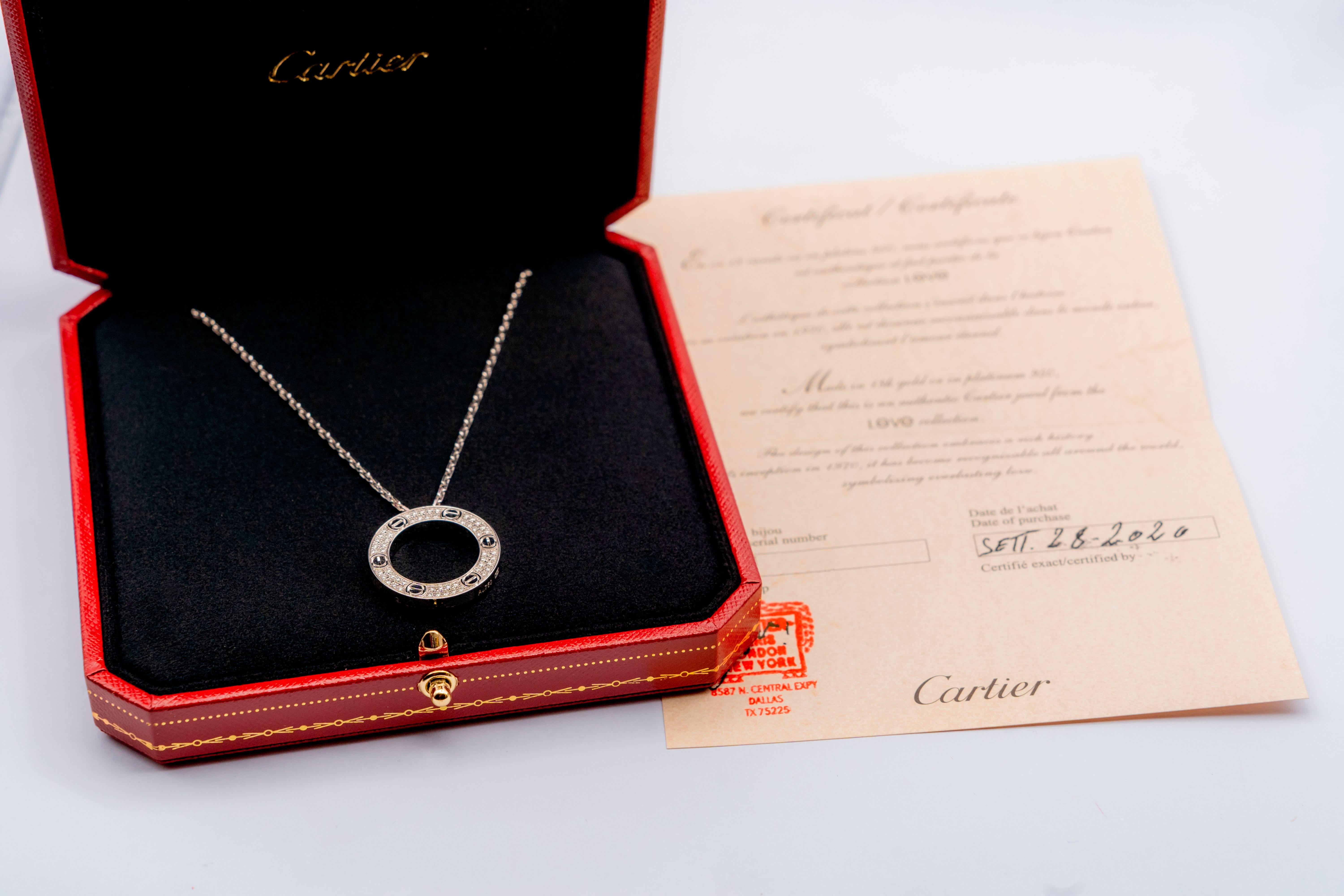 Contemporain Cartier, collier d'amour en or blanc avec 54 diamants ronds taille brillant de 0,34 carat en vente