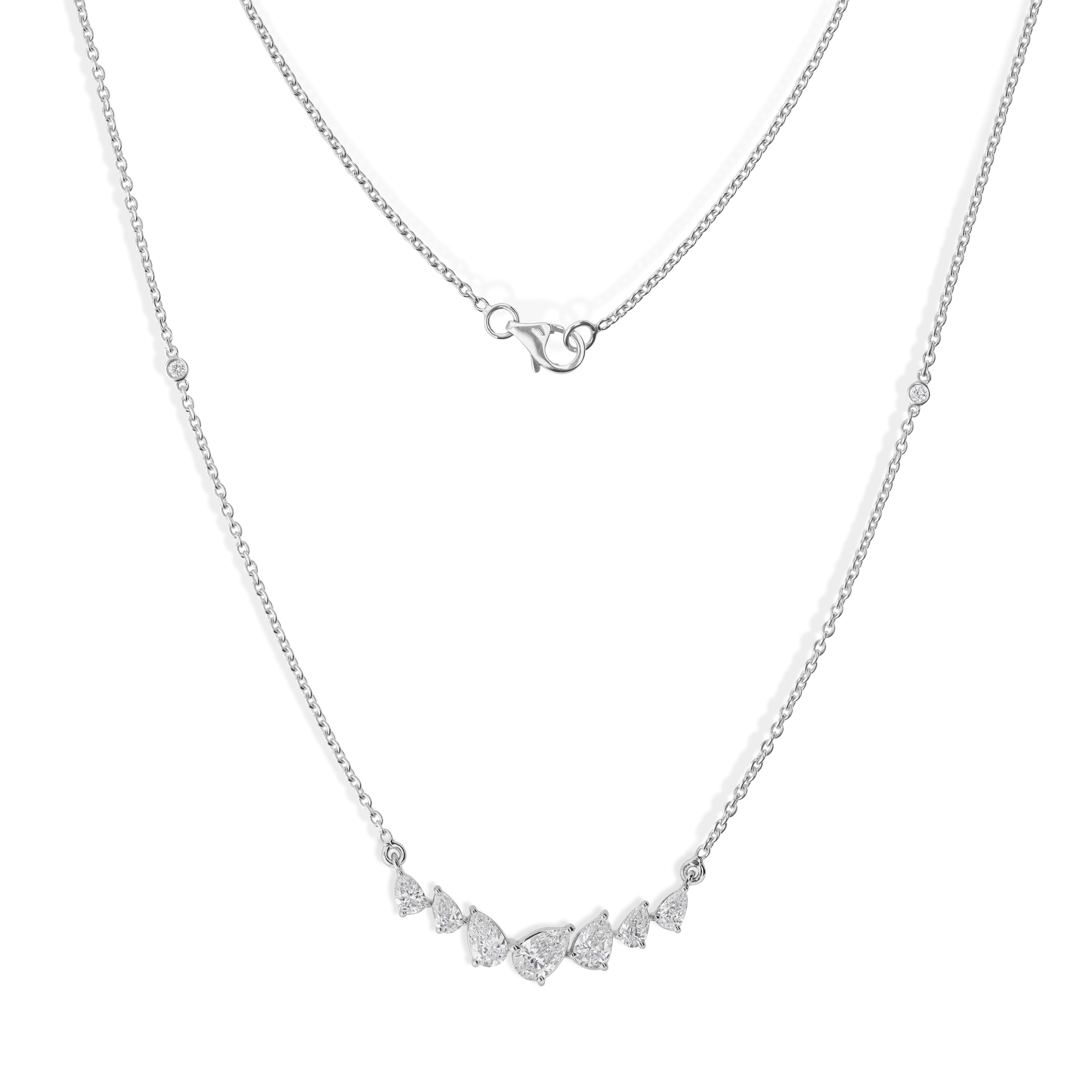 Collier pendentif en or blanc 18k 1.08 Ct Graduated Pear-Shaped Diamonds Pour femmes en vente