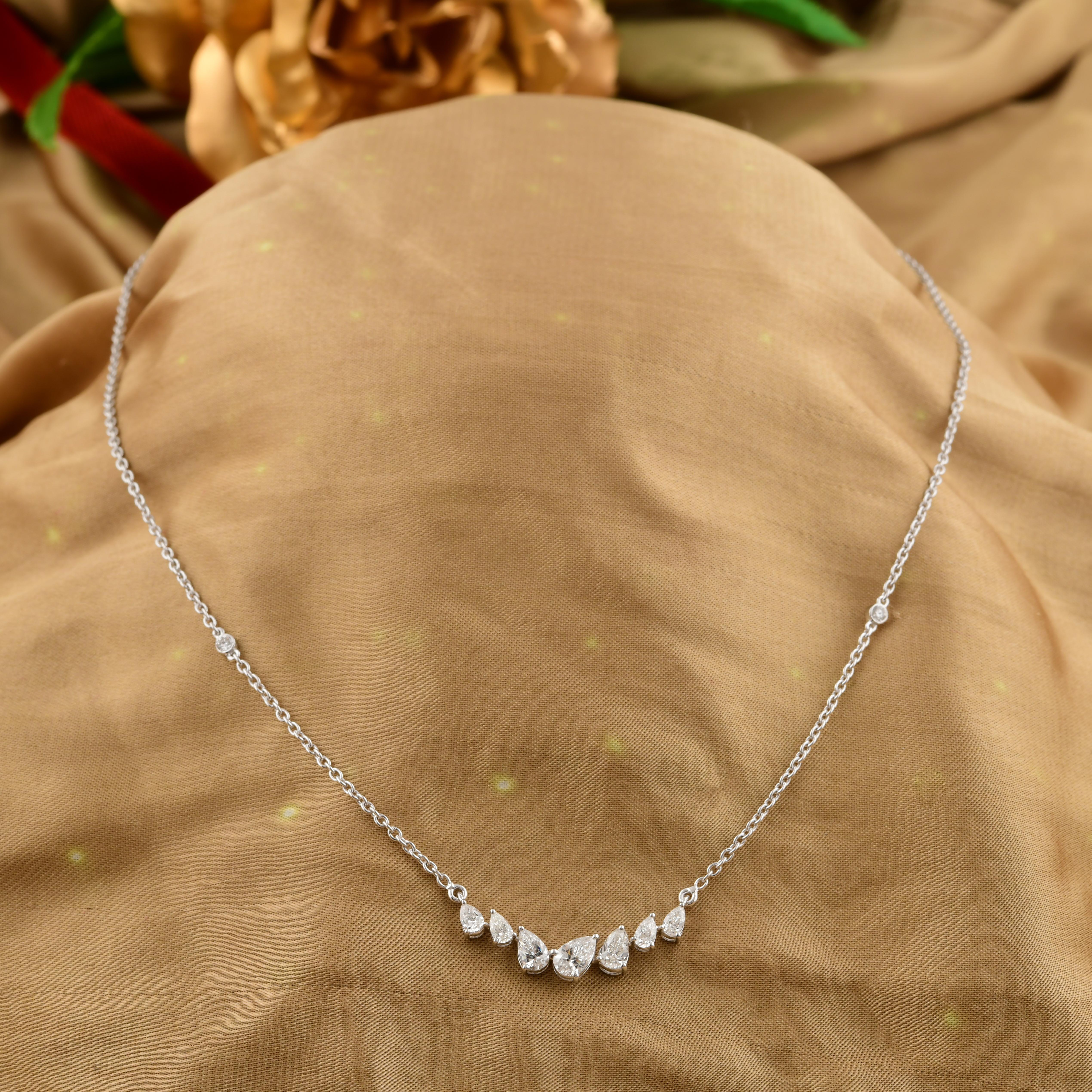 Collier pendentif en or blanc 18k 1.08 Ct Graduated Pear-Shaped Diamonds en vente 1